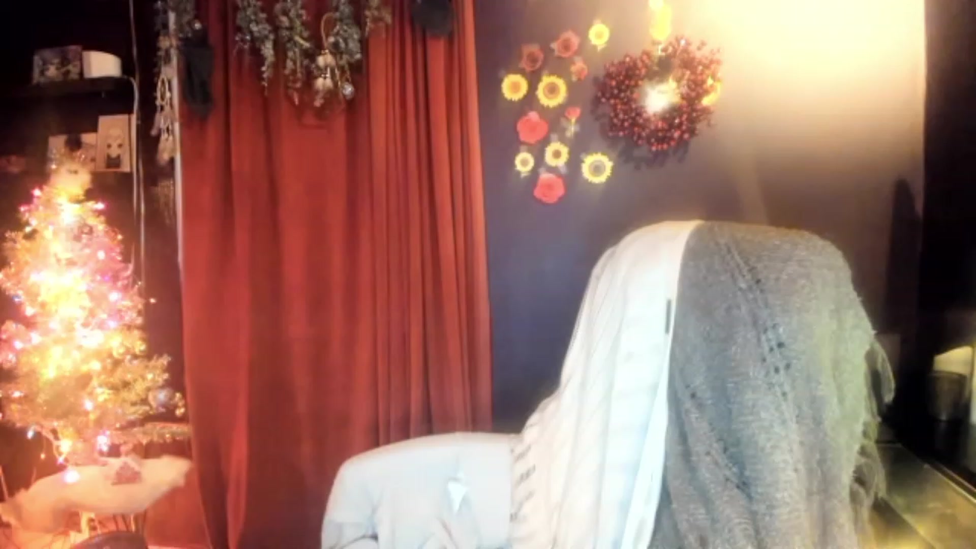 Gallery image thumbnail from Linnea_'s myfreecams stream on, 12/16/2022, 08:31 image 14 of 20