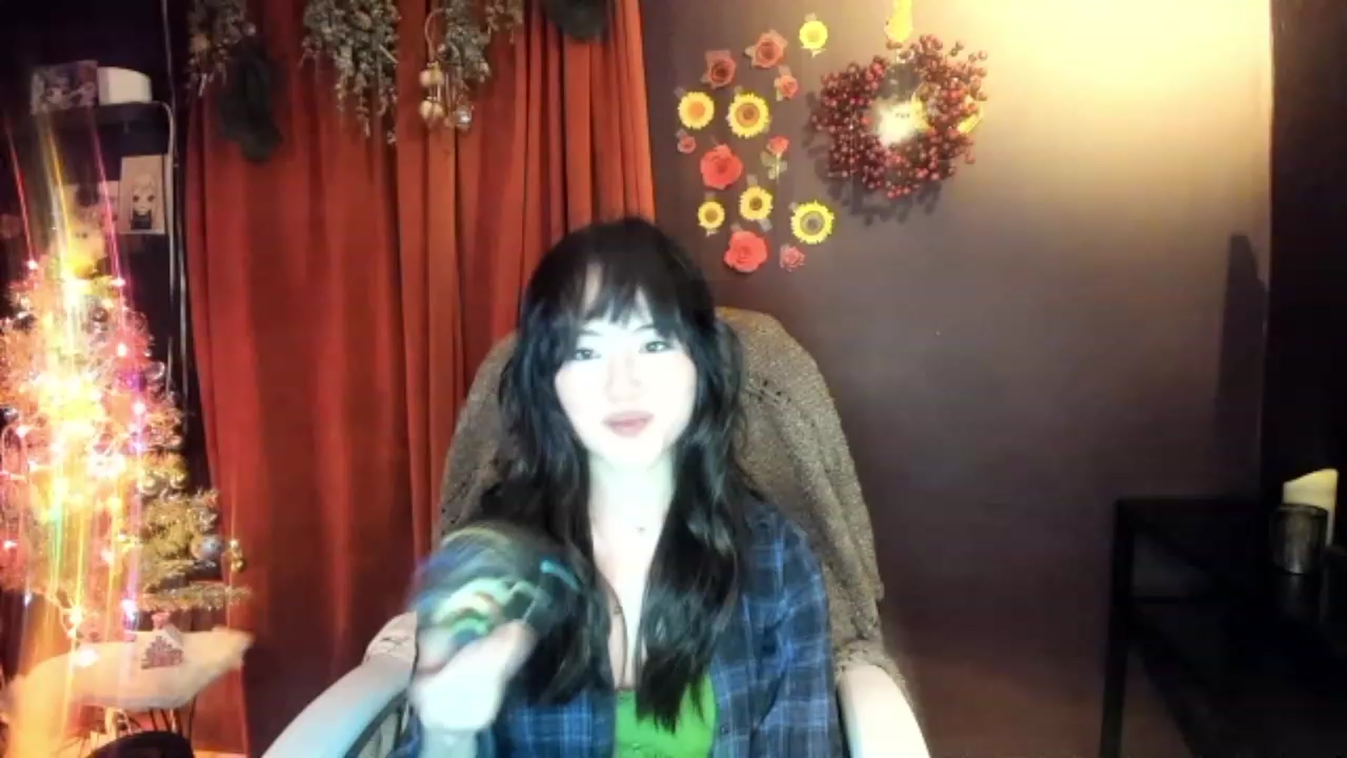 Gallery image thumbnail from Linnea_'s myfreecams stream on, 12/21/2022, 07:50 image 7 of 20