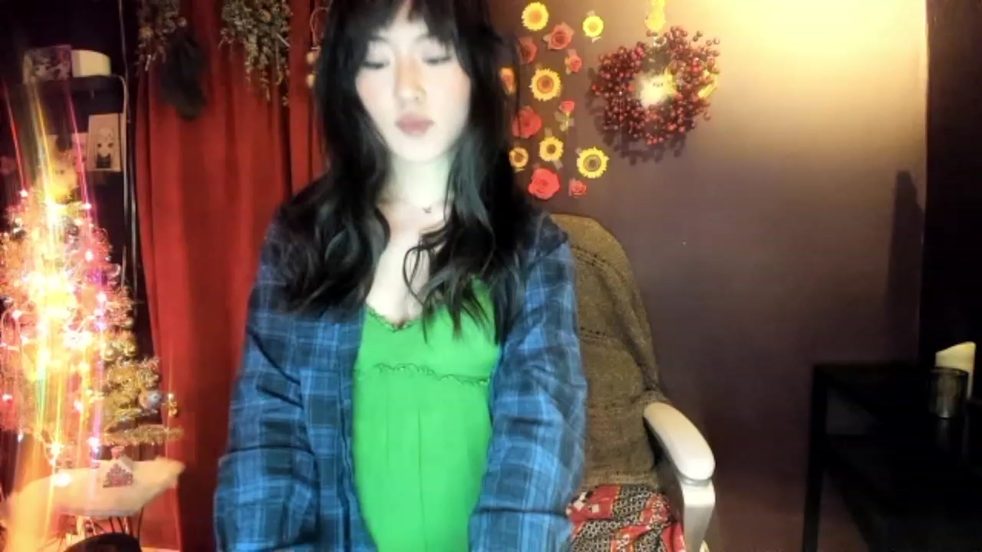Gallery image thumbnail from Linnea_'s myfreecams stream on, 12/21/2022, 07:50 image 3 of 20