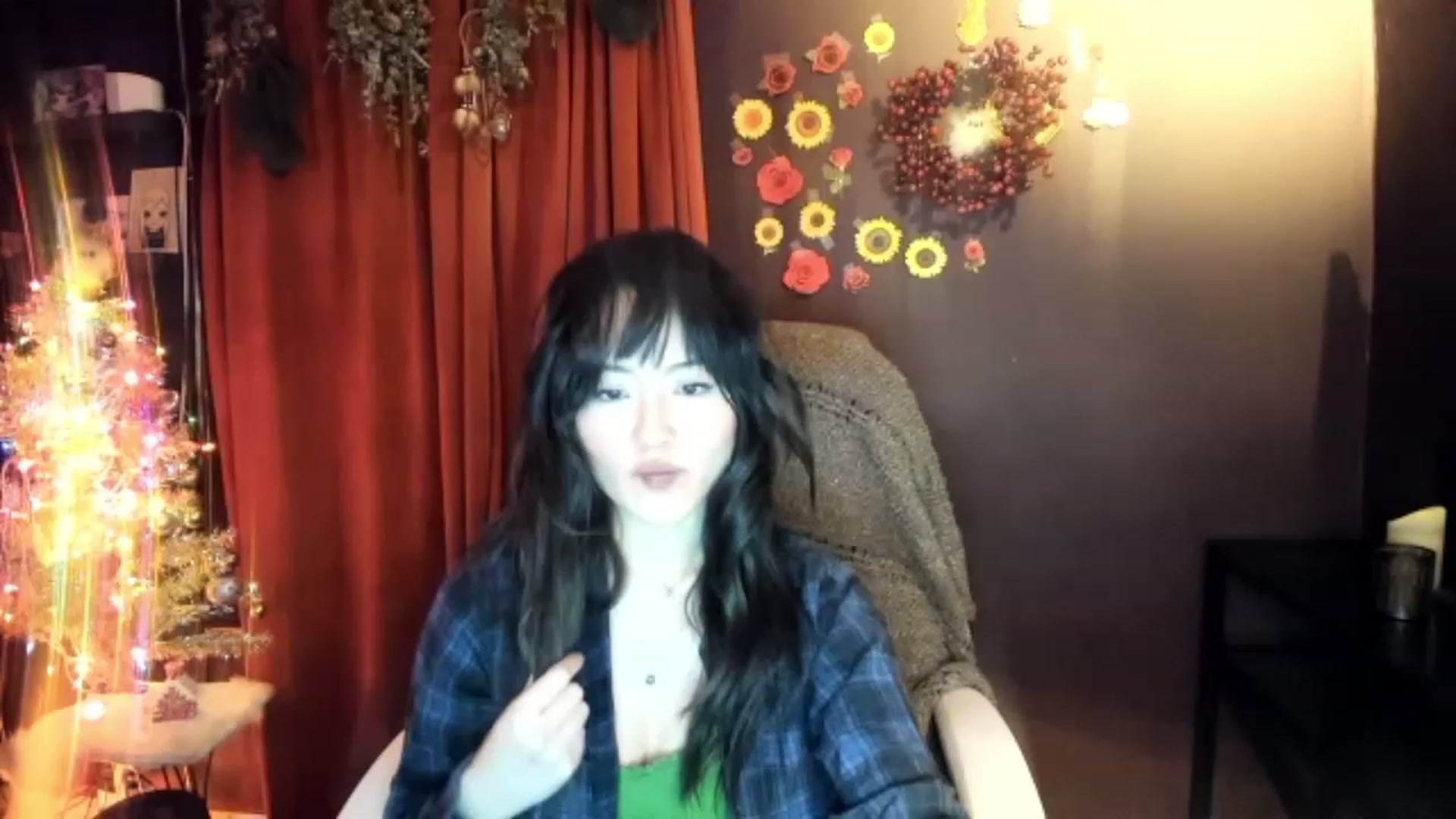 Gallery image thumbnail from Linnea_'s myfreecams stream on, 12/21/2022, 07:50 image 14 of 20