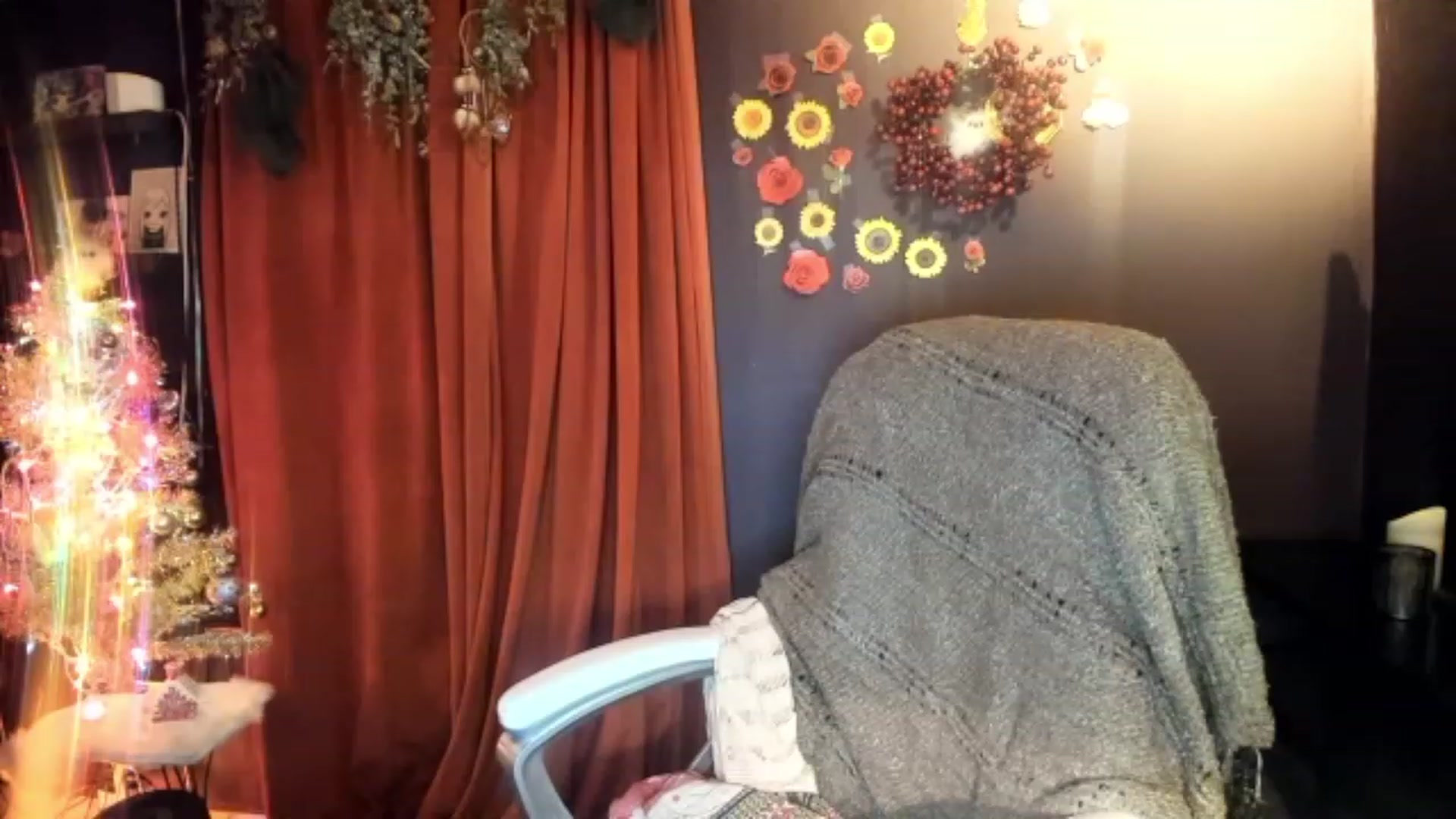 Gallery image thumbnail from Linnea_'s myfreecams stream on, 12/21/2022, 07:50 image 18 of 20