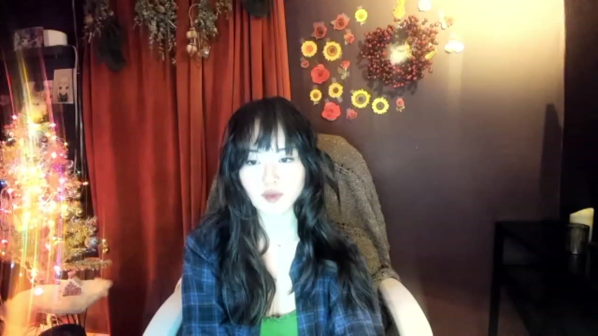 Gallery image thumbnail from Linnea_'s myfreecams stream on, 12/21/2022, 07:50 image 16 of 20