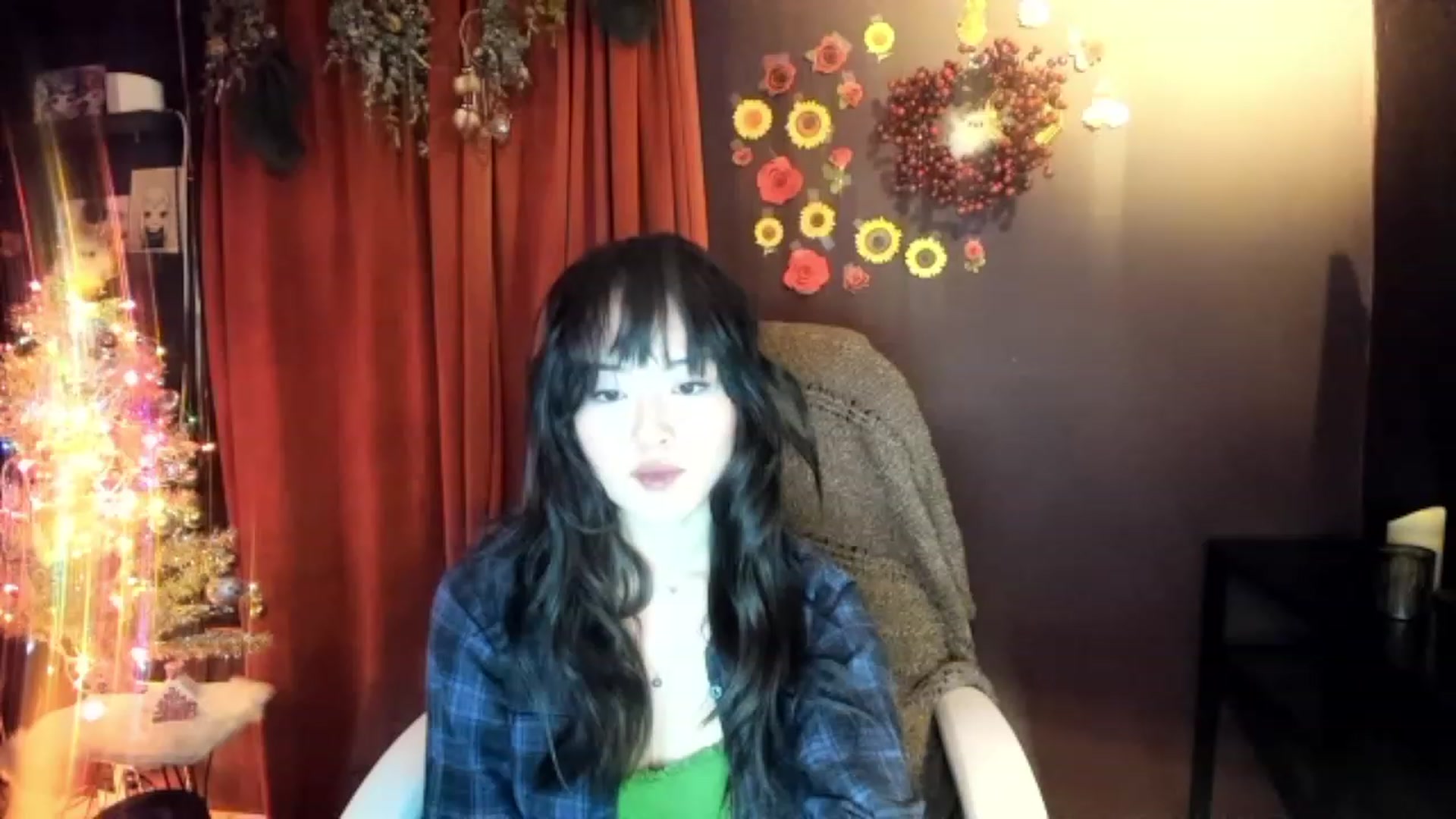 Gallery image thumbnail from Linnea_'s myfreecams stream on, 12/21/2022, 07:50 image 15 of 20