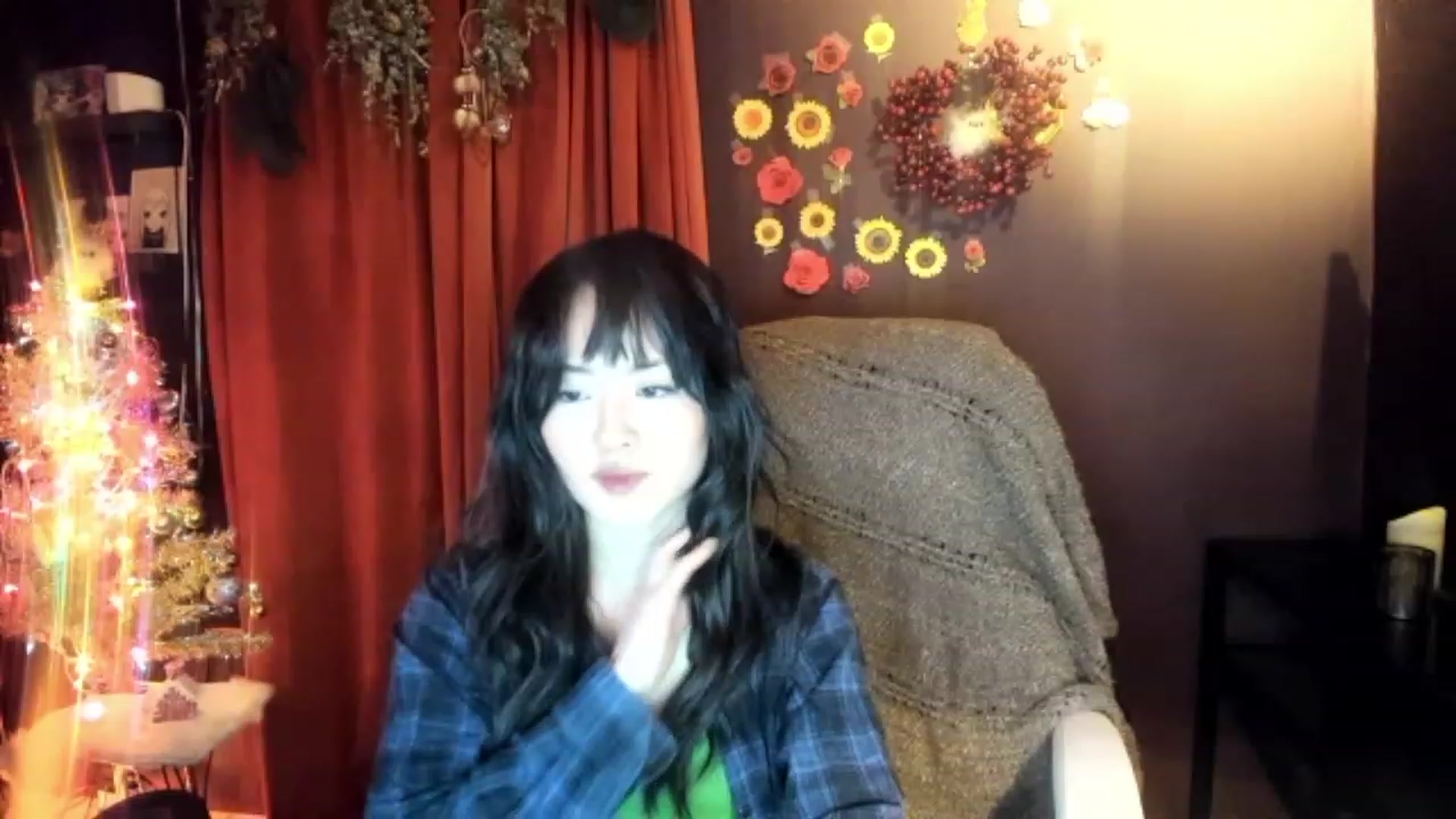Gallery image thumbnail from Linnea_'s myfreecams stream on, 12/21/2022, 07:50 image 19 of 20