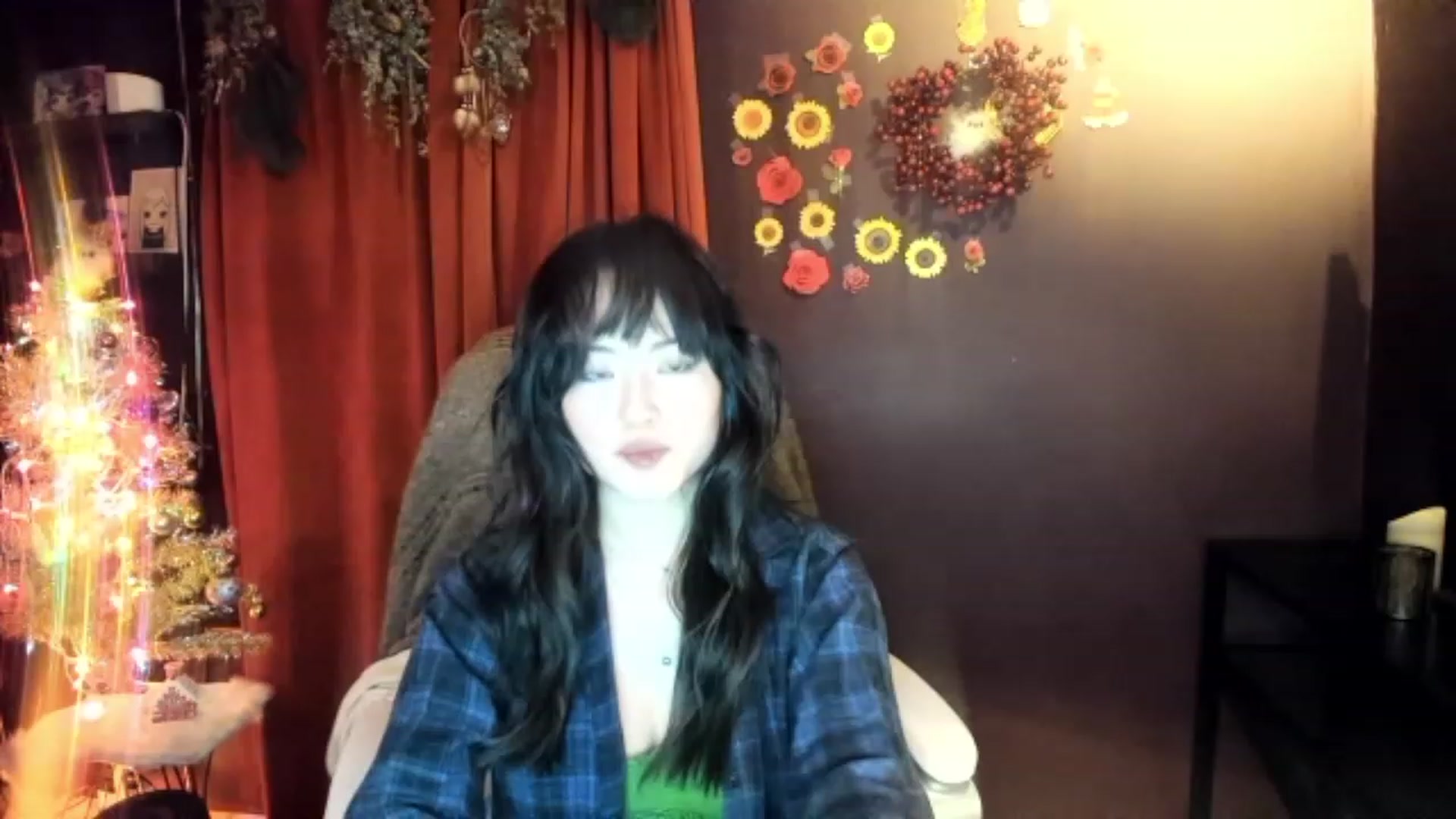 Gallery image thumbnail from Linnea_'s myfreecams stream on, 12/21/2022, 07:50 image 8 of 20
