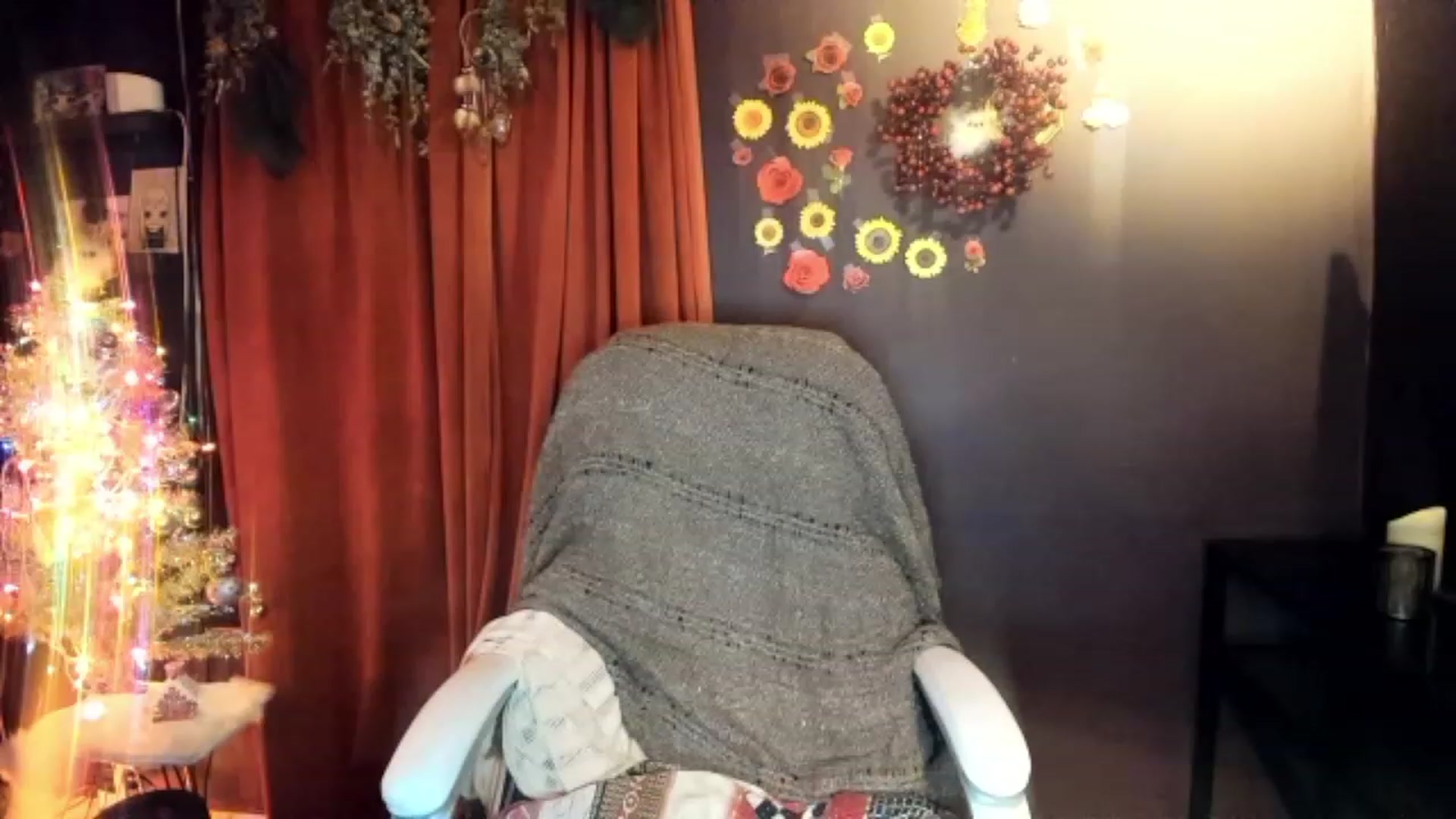 Gallery image thumbnail from Linnea_'s myfreecams stream on, 12/21/2022, 07:50 image 12 of 20