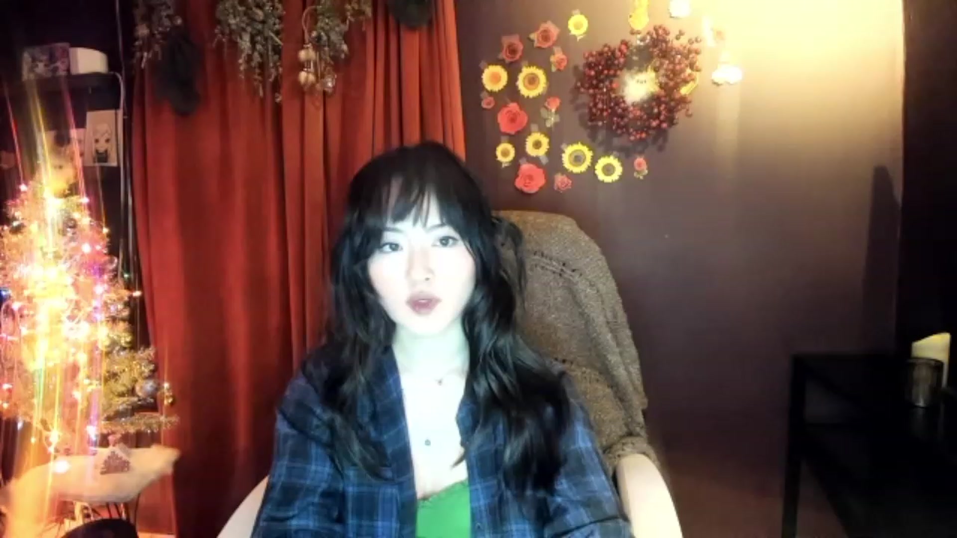 Gallery image thumbnail from Linnea_'s myfreecams stream on, 12/21/2022, 07:50 image 13 of 20