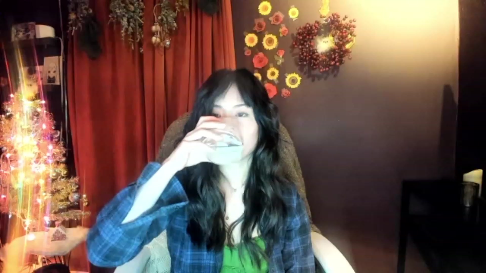 Gallery image thumbnail from Linnea_'s myfreecams stream on, 12/21/2022, 07:50 image 2 of 20