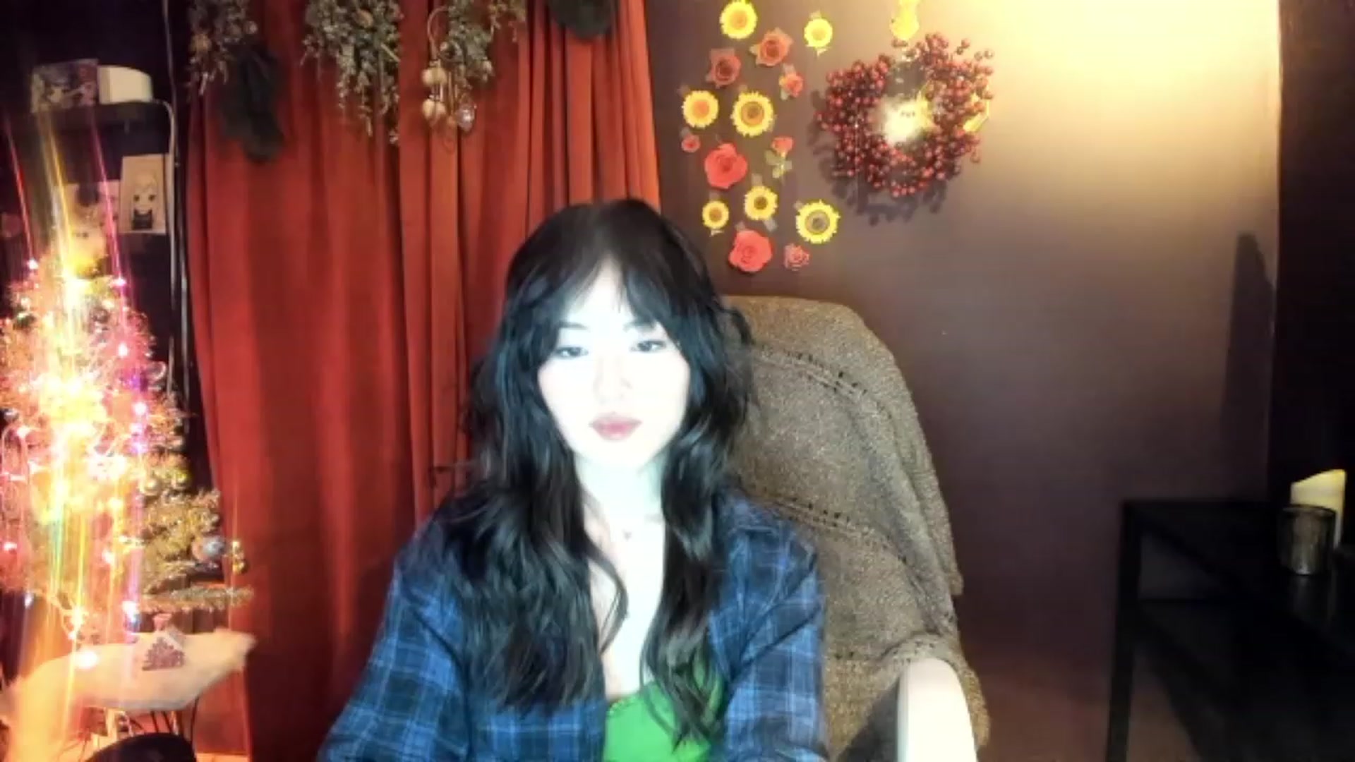 Gallery image thumbnail from Linnea_'s myfreecams stream on, 12/21/2022, 07:50 image 1 of 20