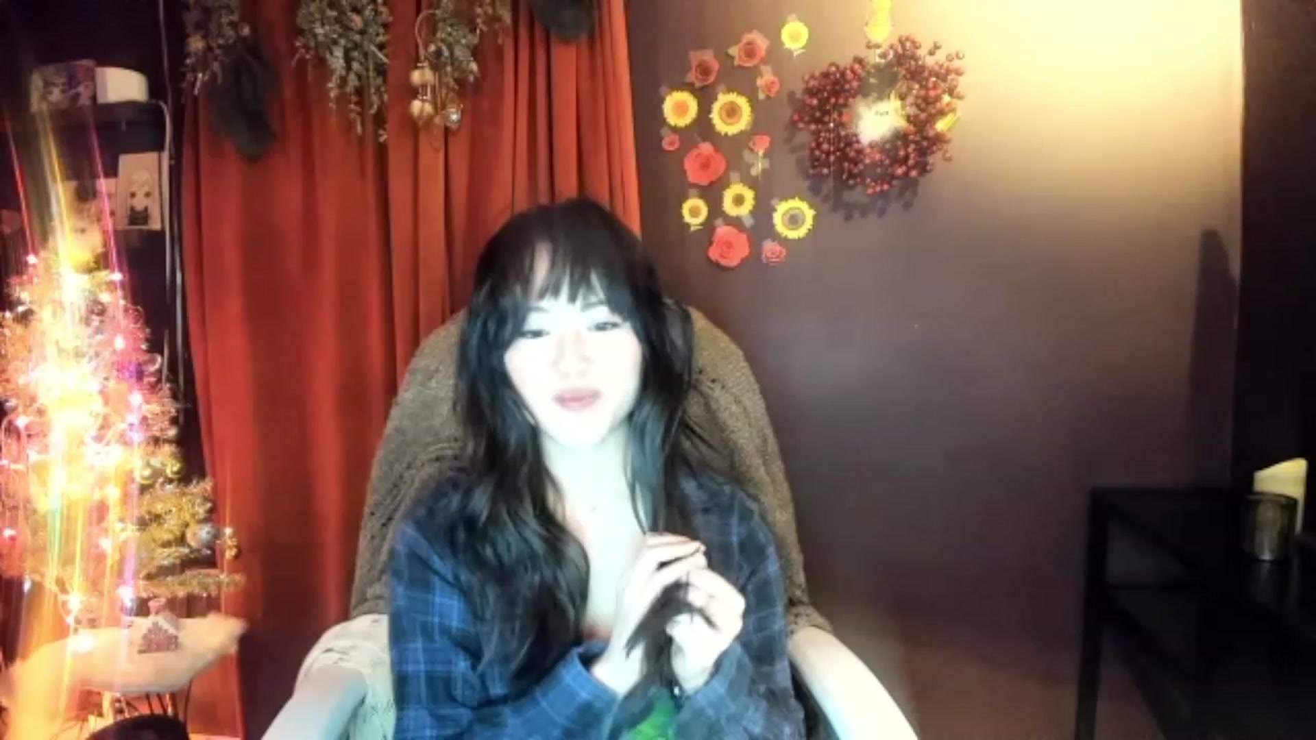 Gallery image thumbnail from Linnea_'s myfreecams stream on, 12/21/2022, 07:50 image 4 of 20
