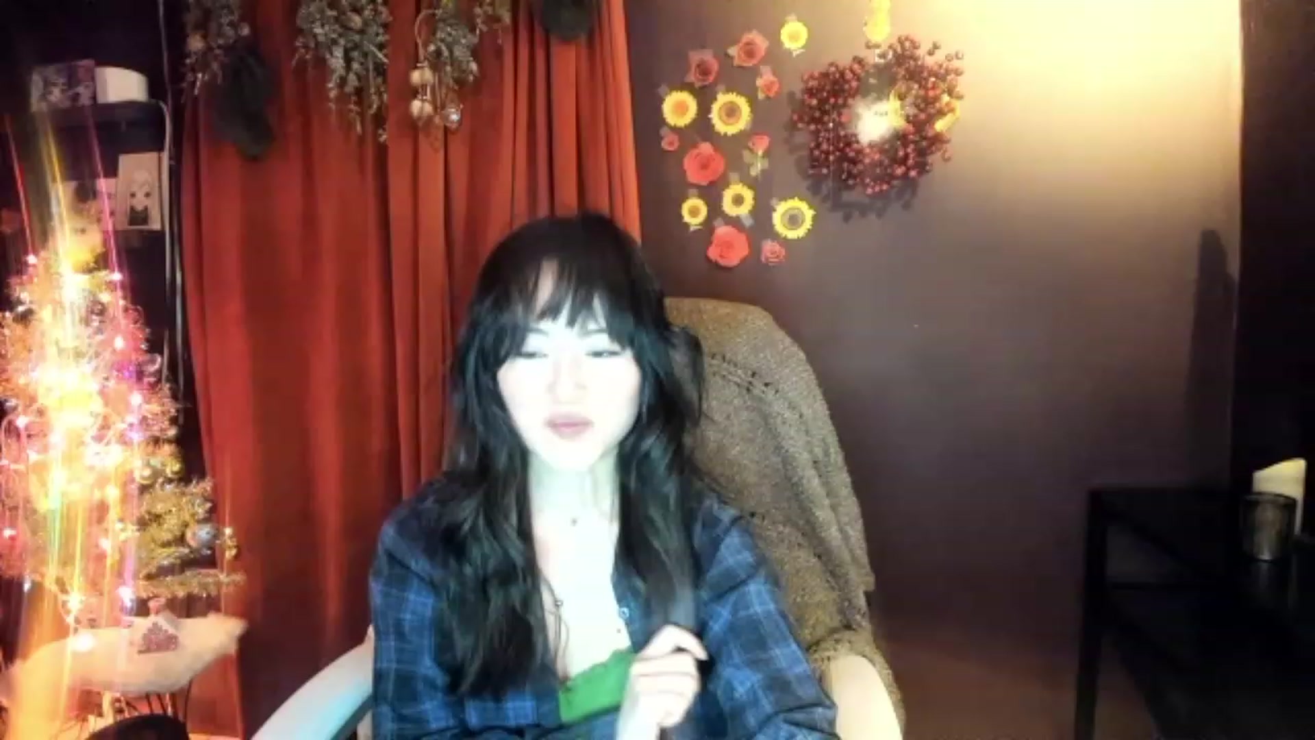 Gallery image thumbnail from Linnea_'s myfreecams stream on, 12/21/2022, 07:50 image 5 of 20