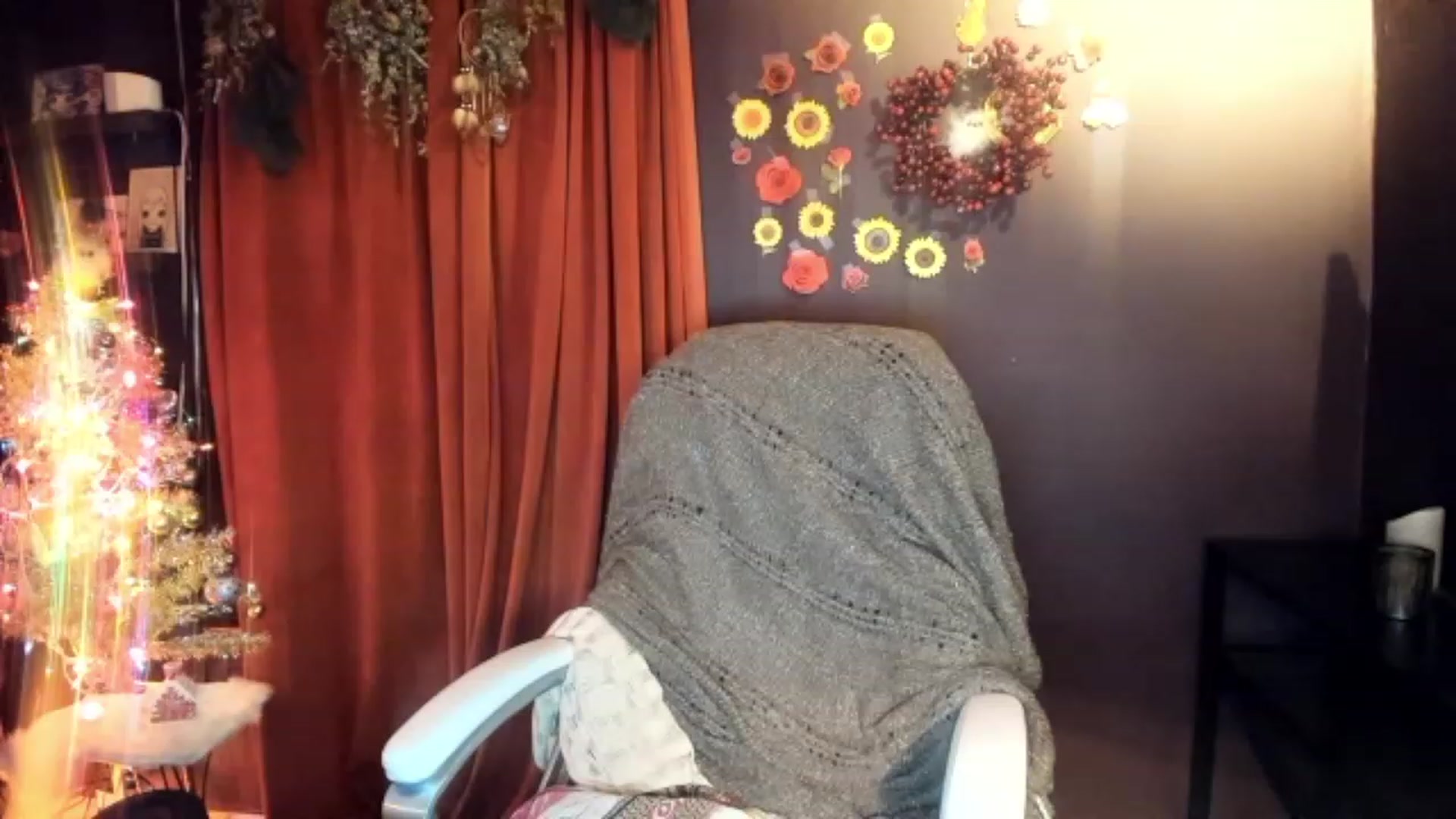 Gallery image thumbnail from Linnea_'s myfreecams stream on, 12/21/2022, 11:50 image 17 of 20