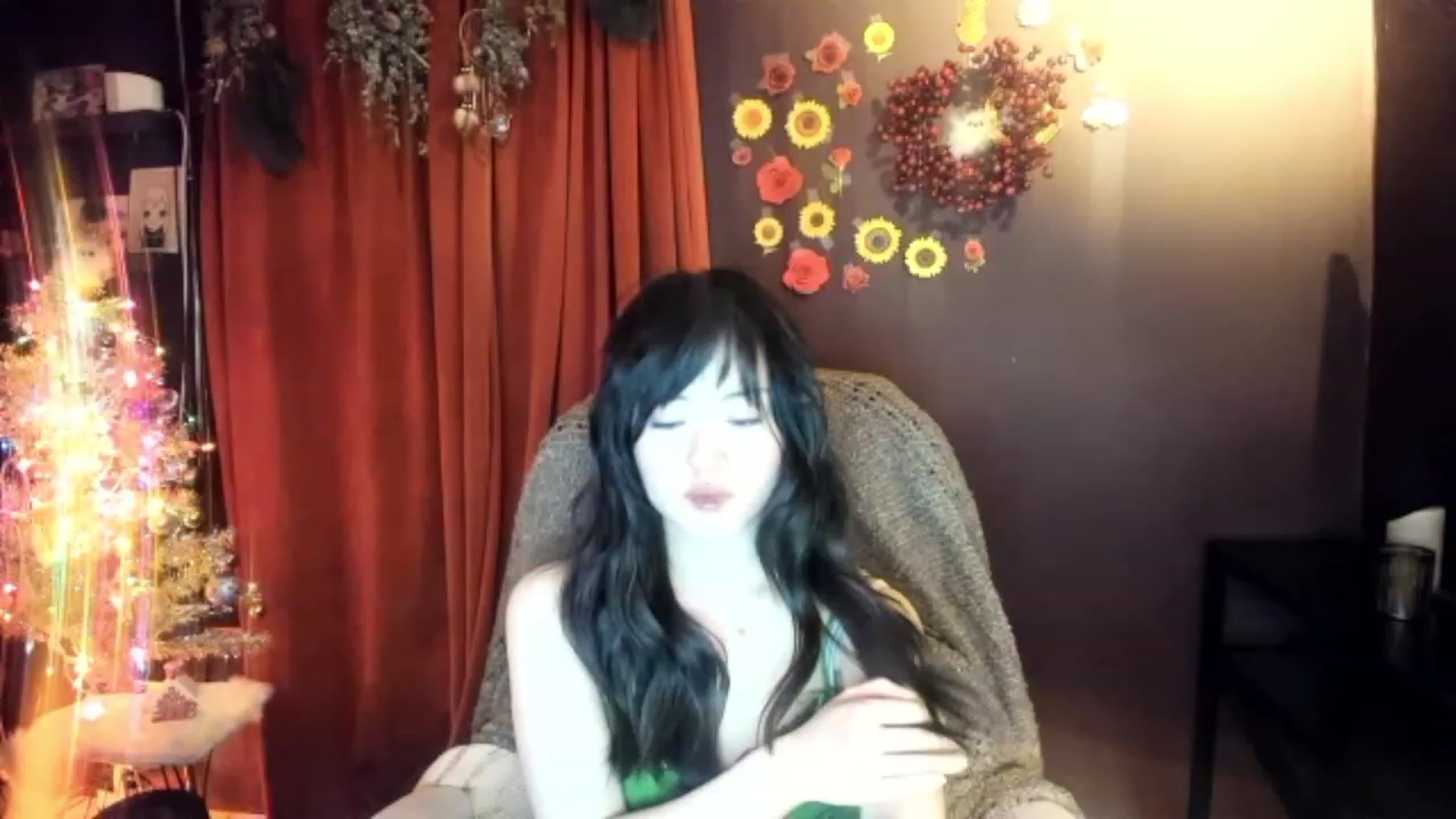 Gallery image thumbnail from Linnea_'s myfreecams stream on, 12/21/2022, 11:50 image 15 of 20