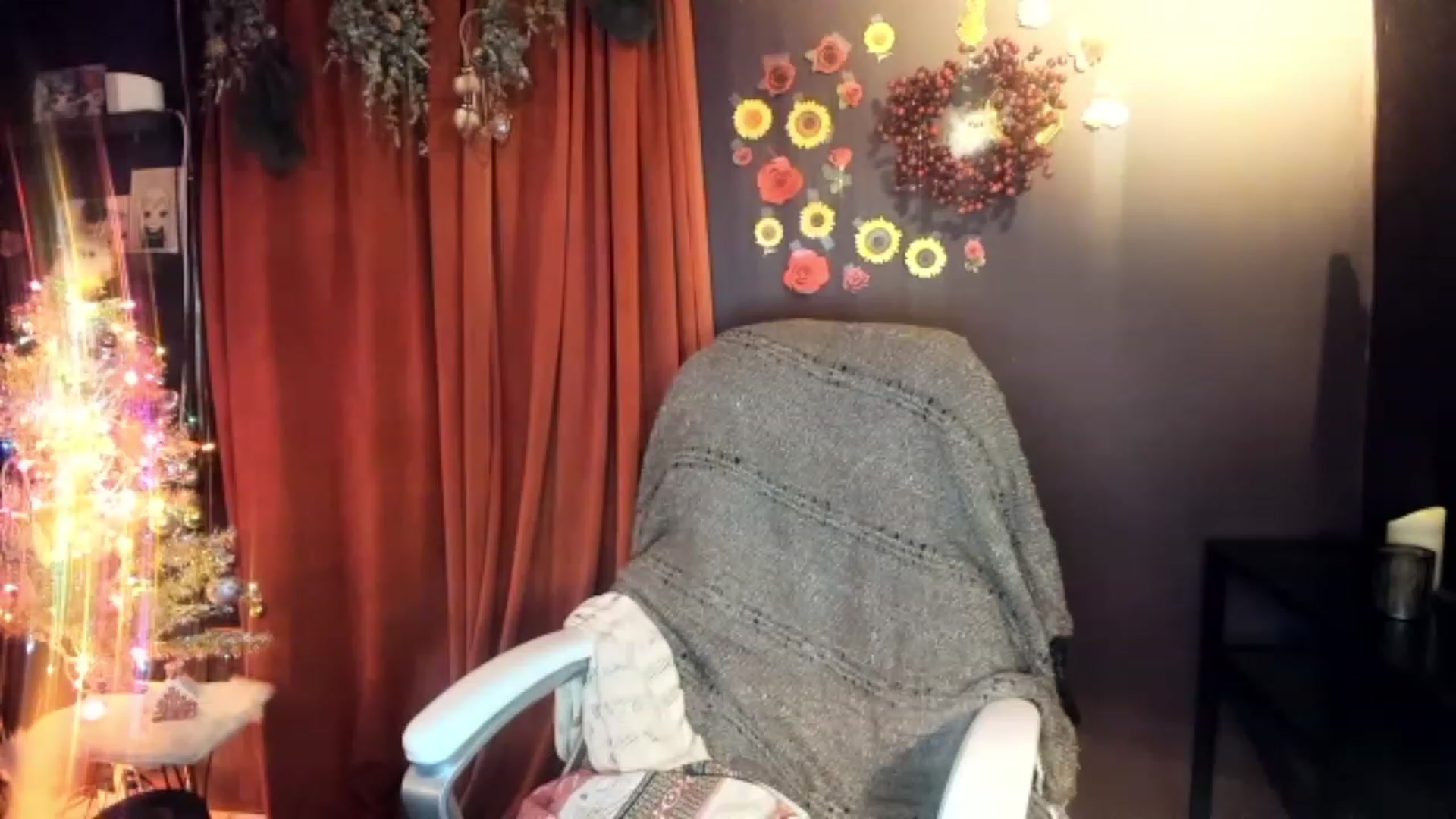 Gallery image thumbnail from Linnea_'s myfreecams stream on, 12/21/2022, 11:50 image 2 of 20