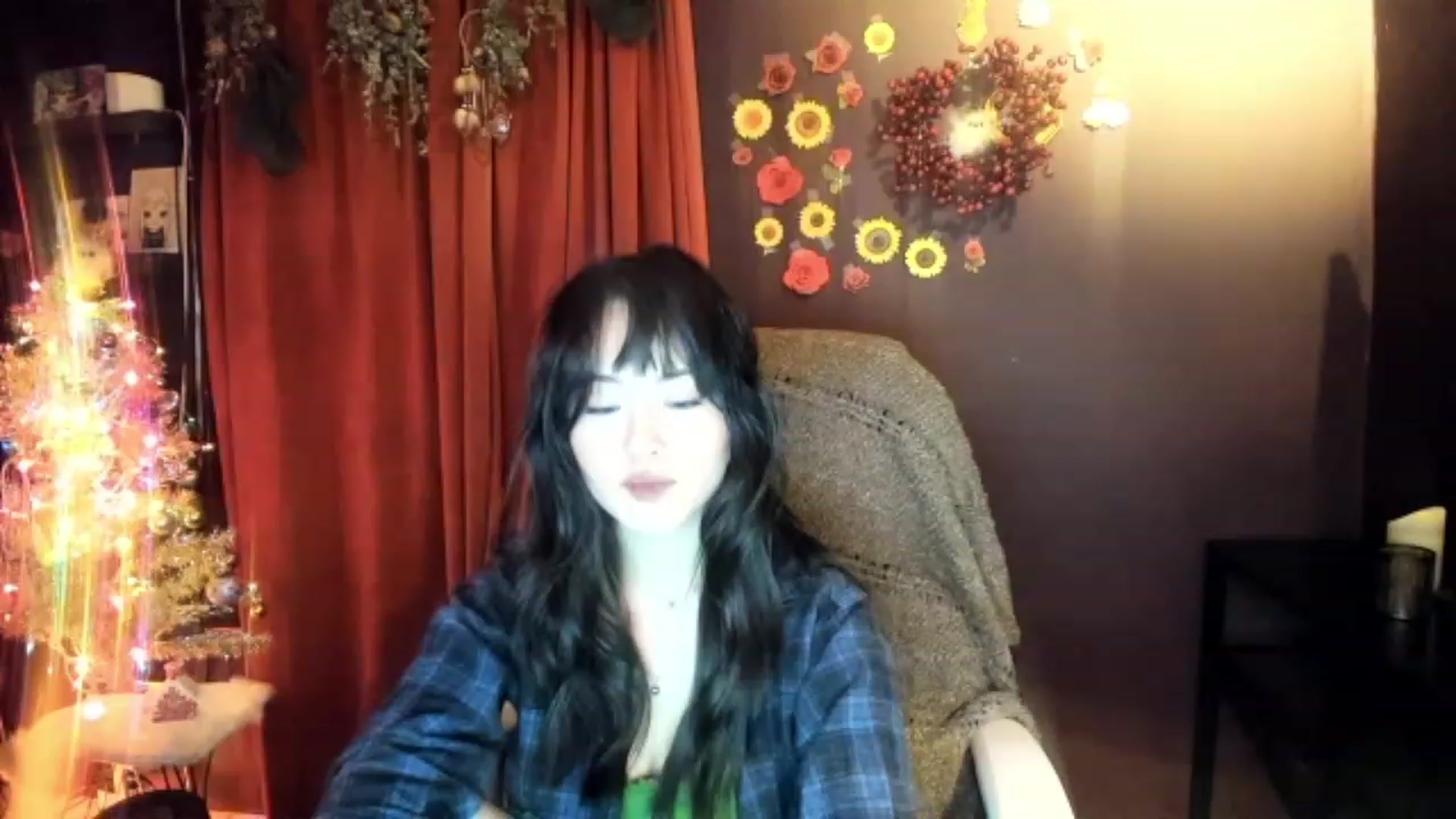 Gallery image thumbnail from Linnea_'s myfreecams stream on, 12/21/2022, 11:50 image 1 of 20