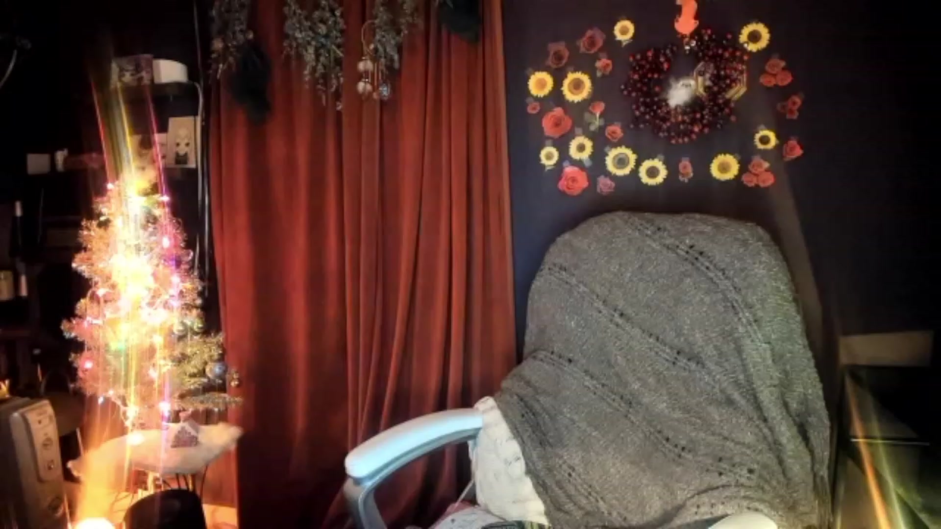 Gallery image thumbnail from Linnea_'s myfreecams stream on, 12/23/2022, 07:58 image 10 of 20