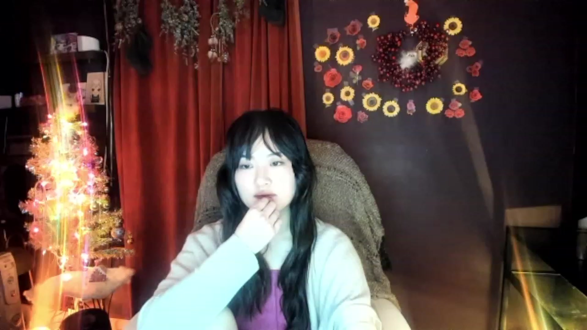 Gallery image thumbnail from Linnea_'s myfreecams stream on, 12/23/2022, 13:21 image 7 of 20