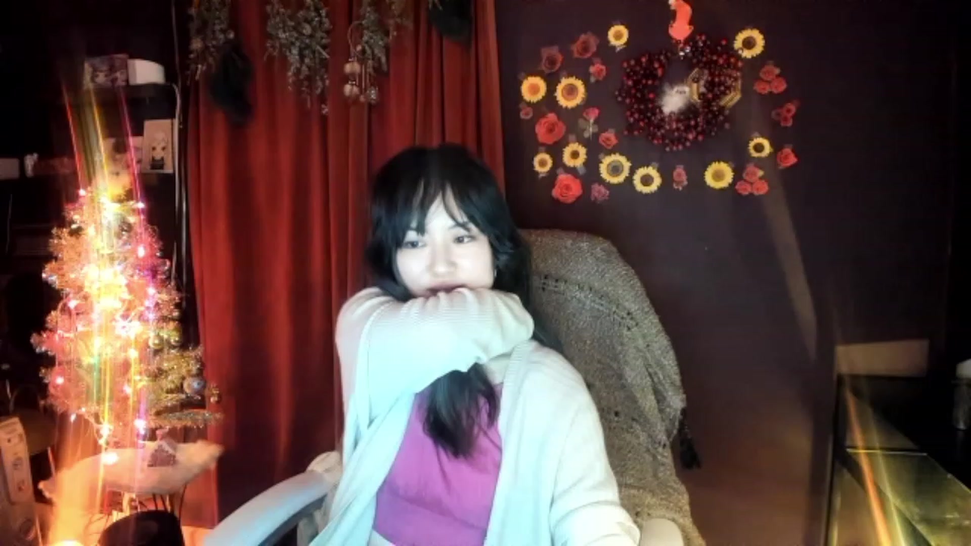 Gallery image thumbnail from Linnea_'s myfreecams stream on, 12/23/2022, 13:21 image 8 of 20