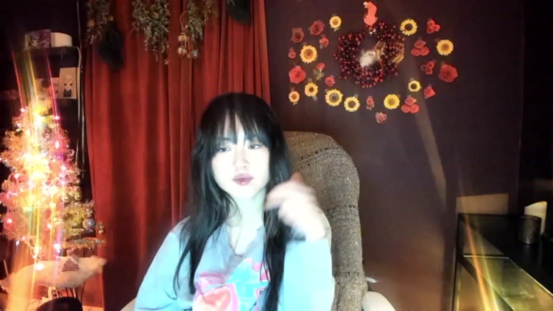Gallery image thumbnail from Linnea_'s myfreecams stream on, 12/25/2022, 07:14 image 1 of 20