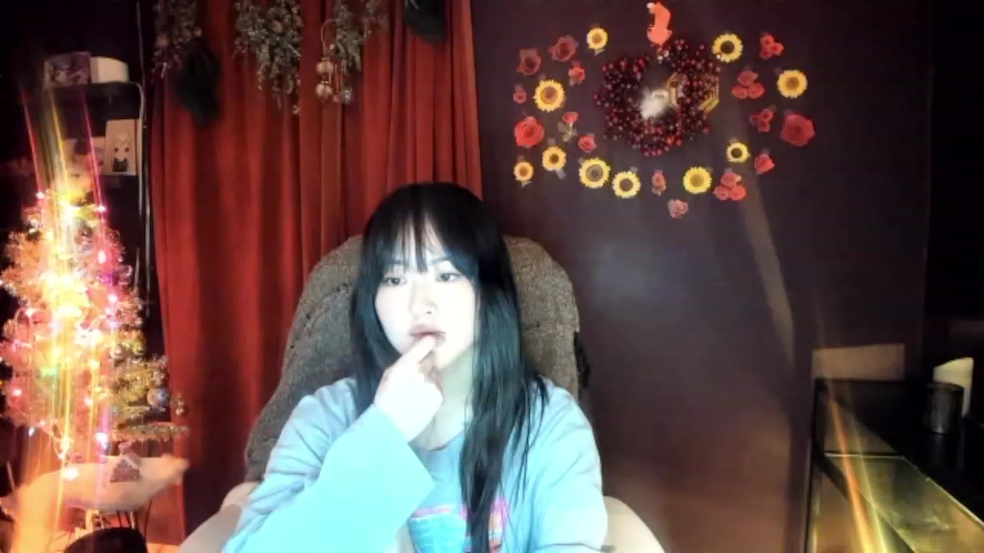 Gallery image thumbnail from Linnea_'s myfreecams stream on, 12/25/2022, 07:14 image 17 of 20