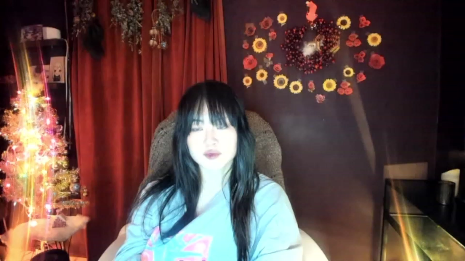 Gallery image thumbnail from Linnea_'s myfreecams stream on, 12/25/2022, 07:14 image 6 of 20