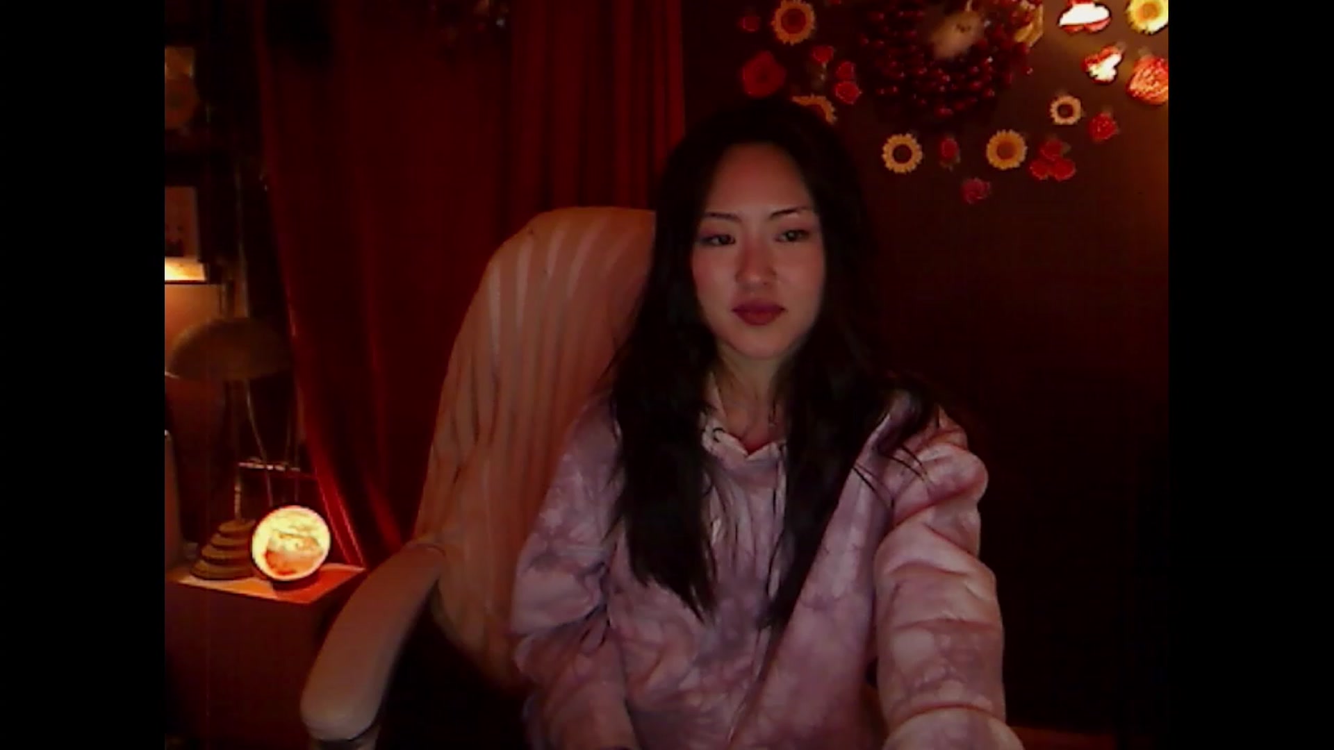 Gallery image thumbnail from Linnea_'s myfreecams stream on, 02/19/2023, 10:05 image 9 of 20