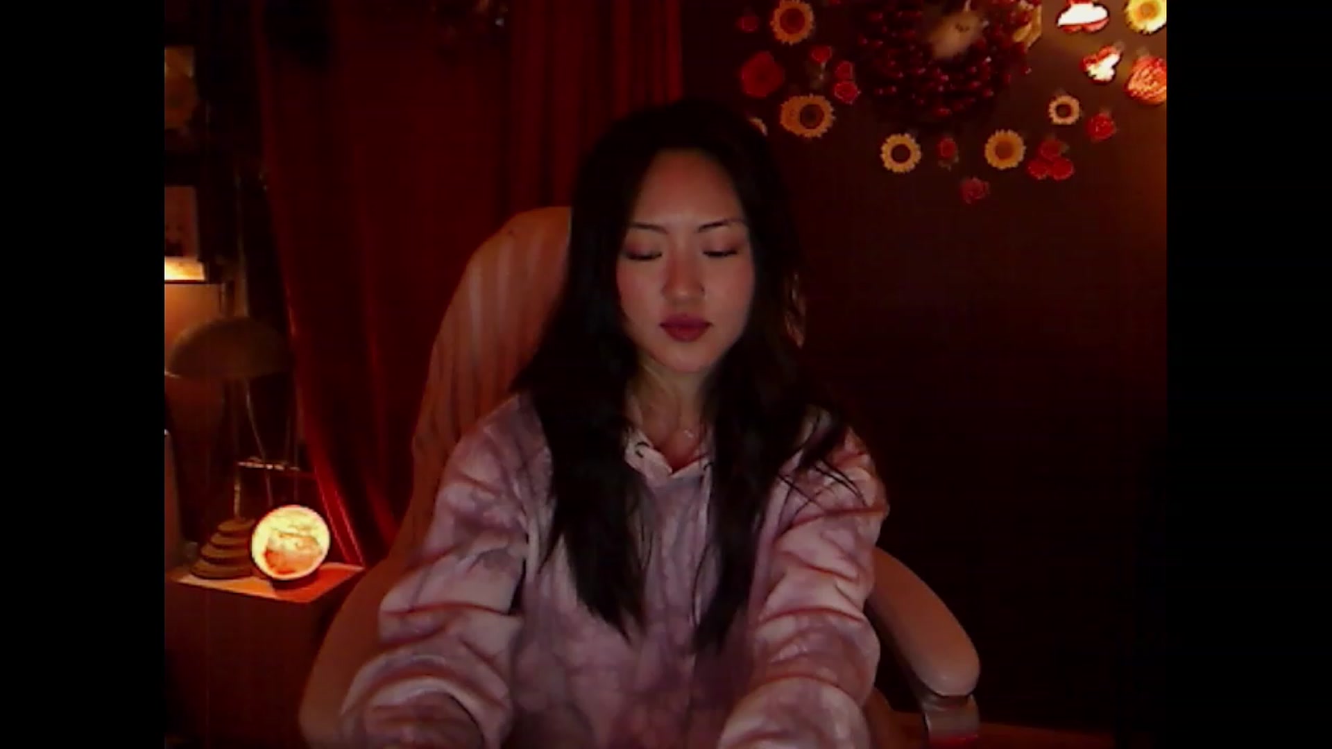 Gallery image thumbnail from Linnea_'s myfreecams stream on, 02/19/2023, 10:05 image 8 of 20