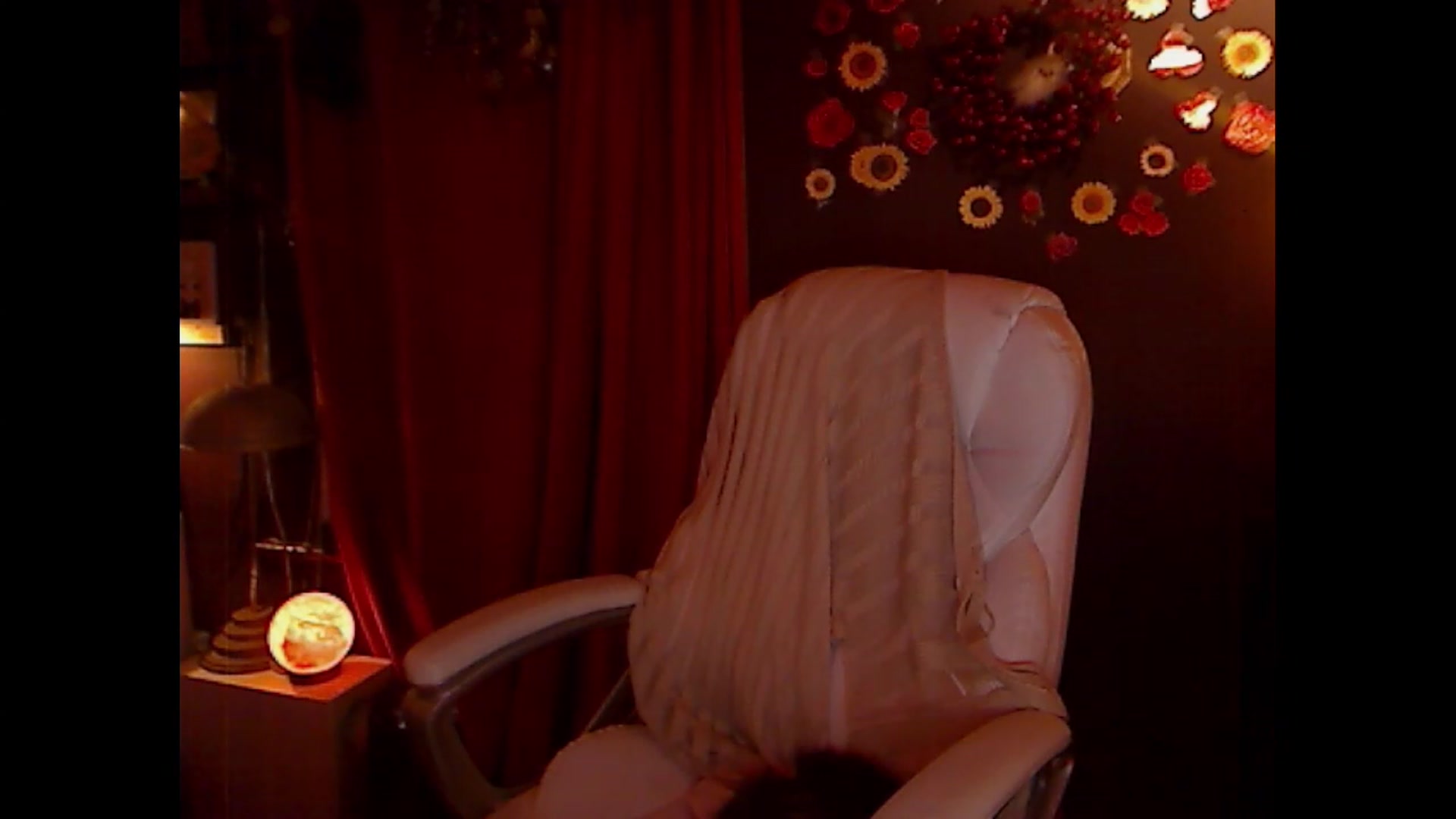Gallery image thumbnail from Linnea_'s myfreecams stream on, 02/19/2023, 11:30 image 18 of 20
