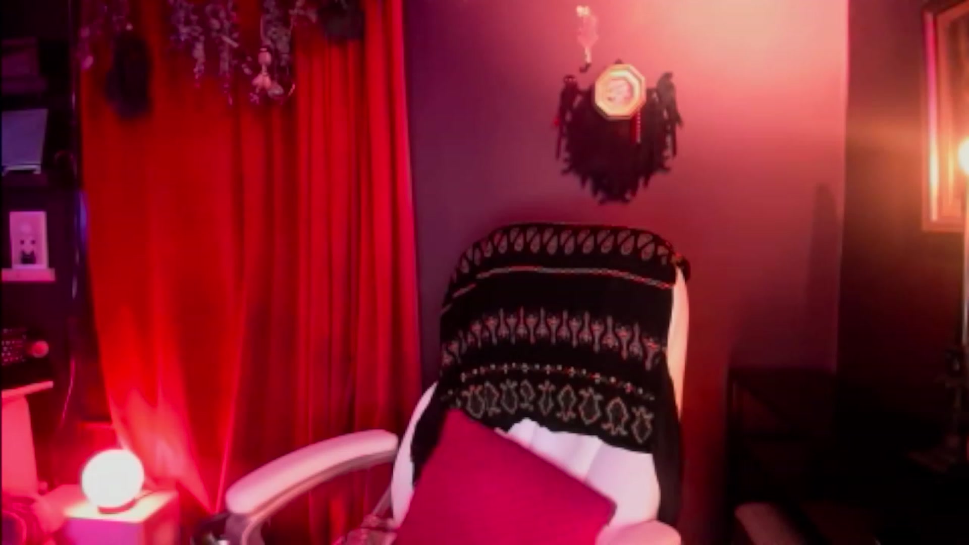Gallery image thumbnail from Linnea_'s myfreecams stream on, 03/31/2023, 05:17 image 17 of 20