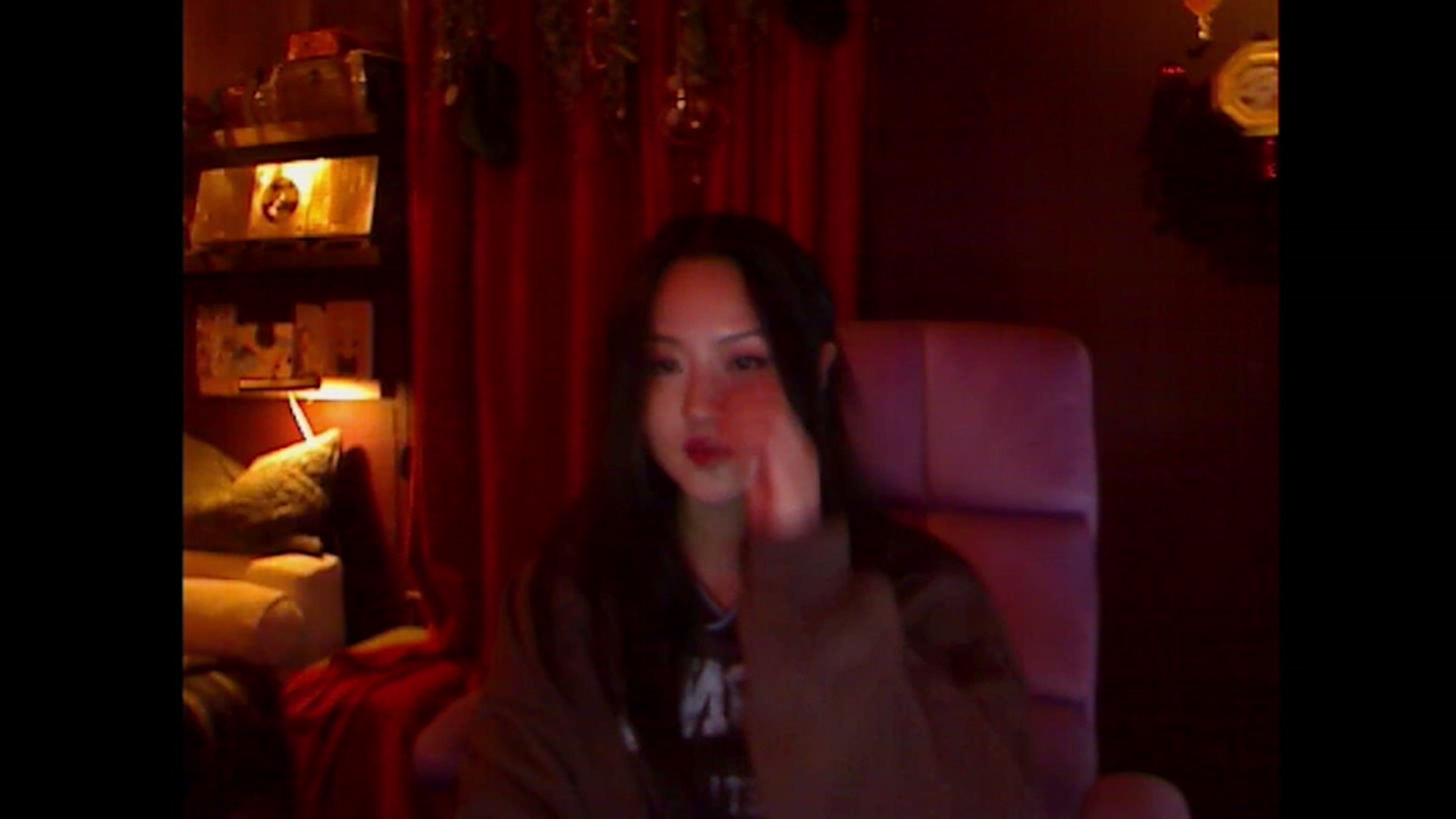 Gallery image thumbnail from Linnea_'s myfreecams stream on, 10/08/2023, 05:07 image 16 of 20