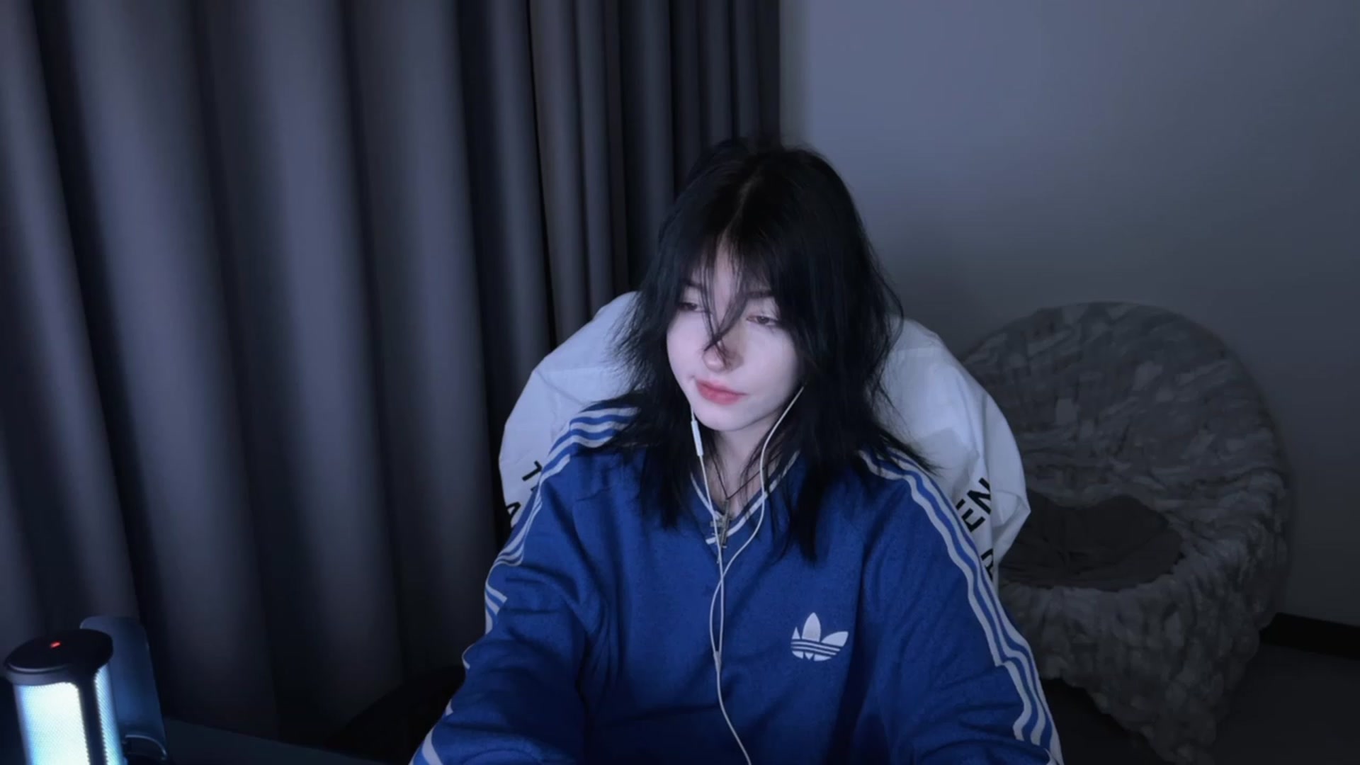 Gallery image thumbnail from Linterdit_A's myfreecams stream on, 03/12/2024, 24:54 image 14 of 20