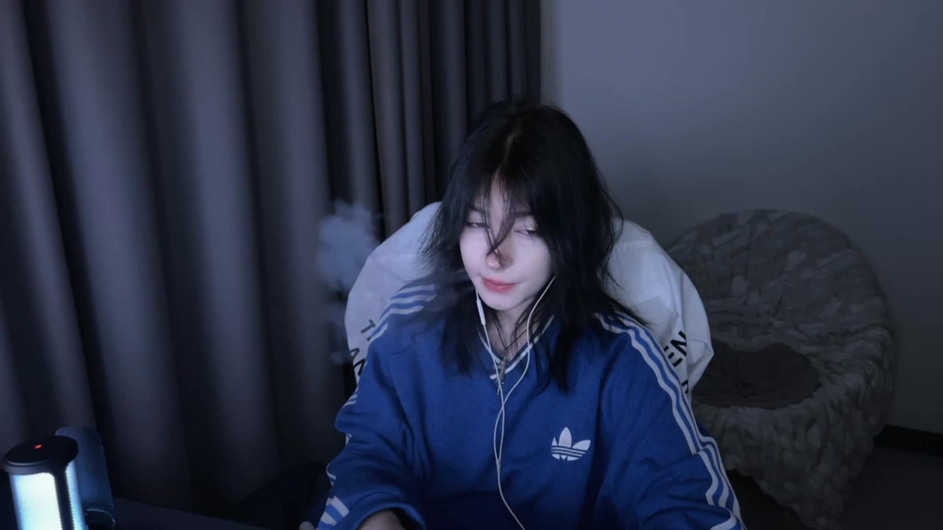 Gallery image thumbnail from Linterdit_A's myfreecams stream on, 03/12/2024, 24:54 image 17 of 20