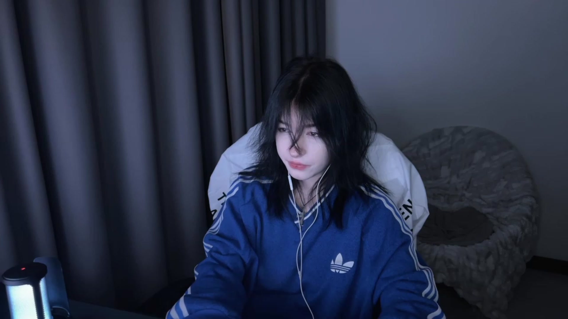 Gallery image thumbnail from Linterdit_A's myfreecams stream on, 03/12/2024, 24:54 image 2 of 20