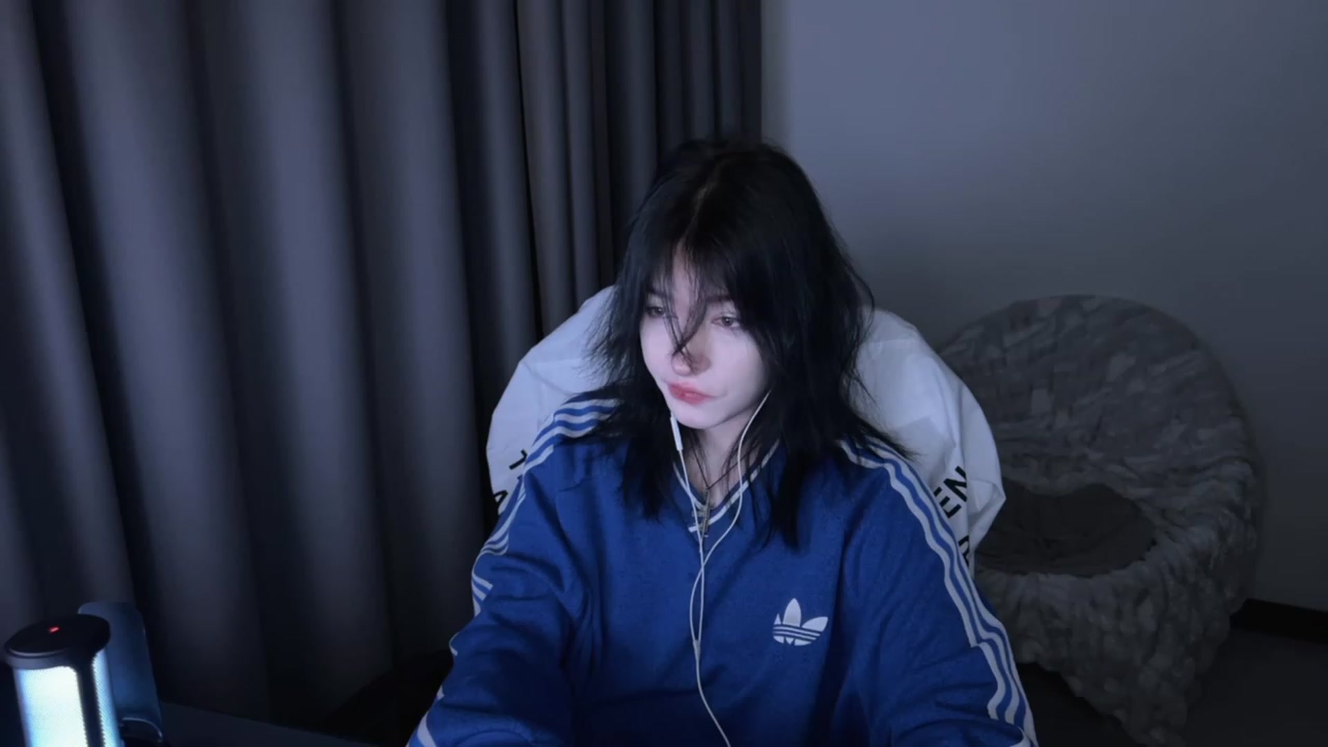 Gallery image thumbnail from Linterdit_A's myfreecams stream on, 03/12/2024, 24:54 image 13 of 20