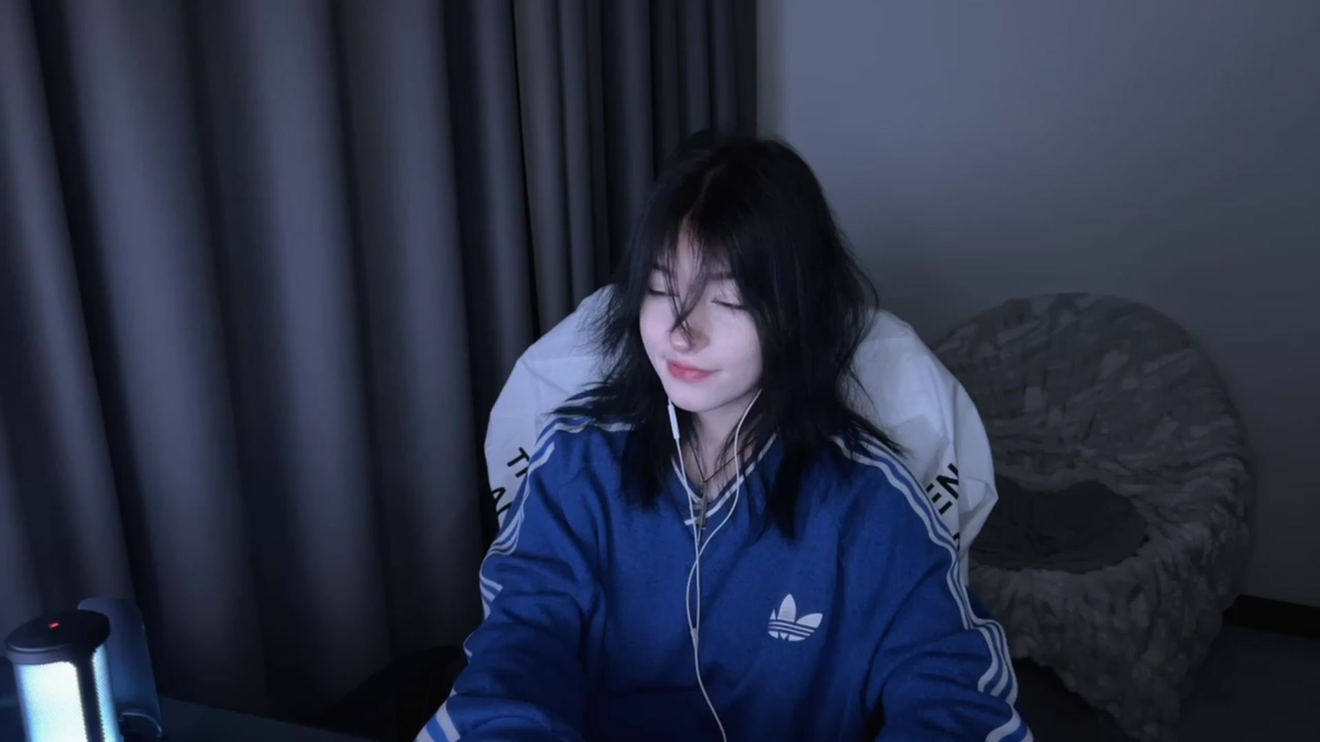 Gallery image thumbnail from Linterdit_A's myfreecams stream on, 03/12/2024, 24:54 image 3 of 20