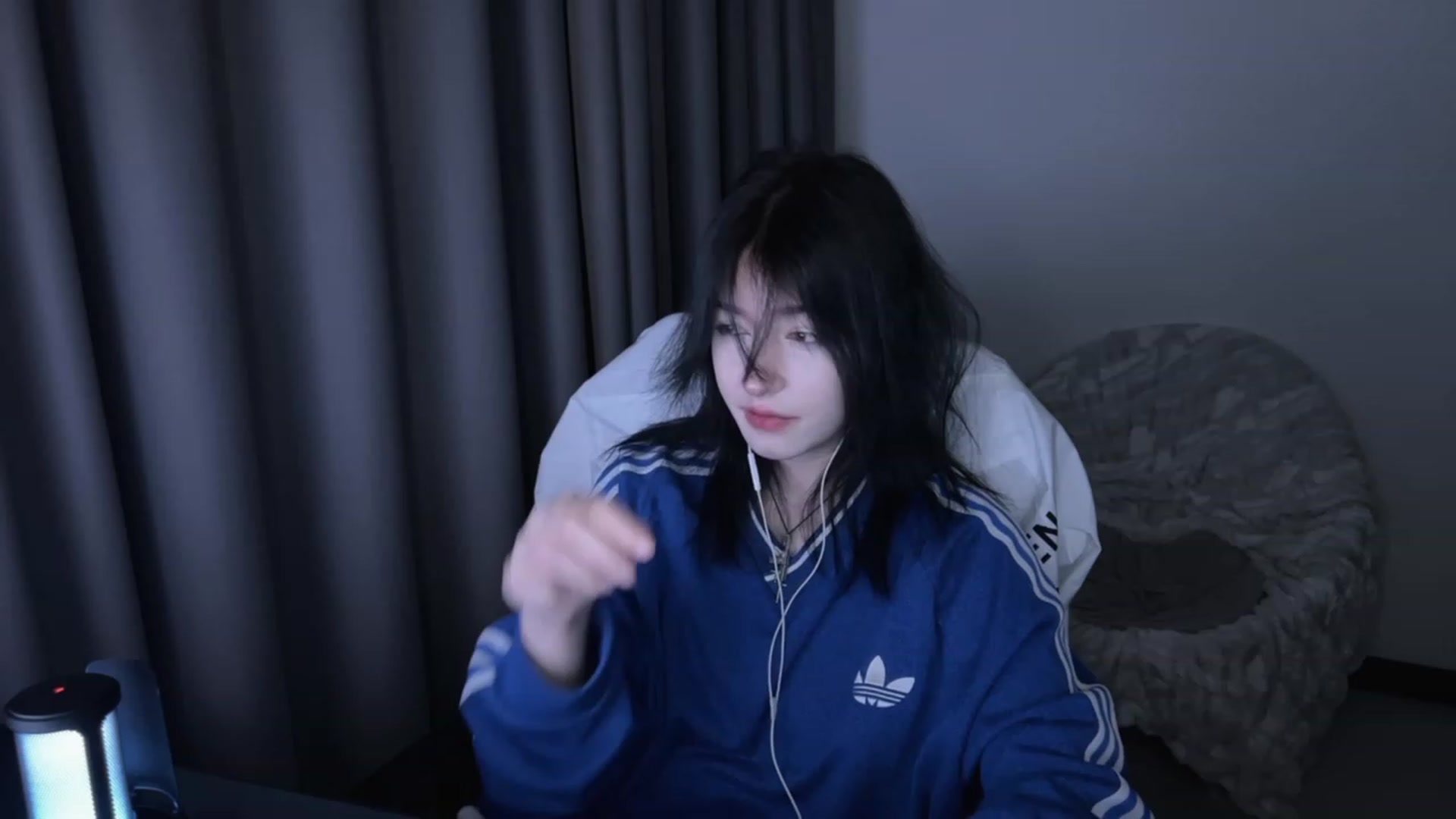 Gallery image thumbnail from Linterdit_A's myfreecams stream on, 03/12/2024, 24:54 image 1 of 20