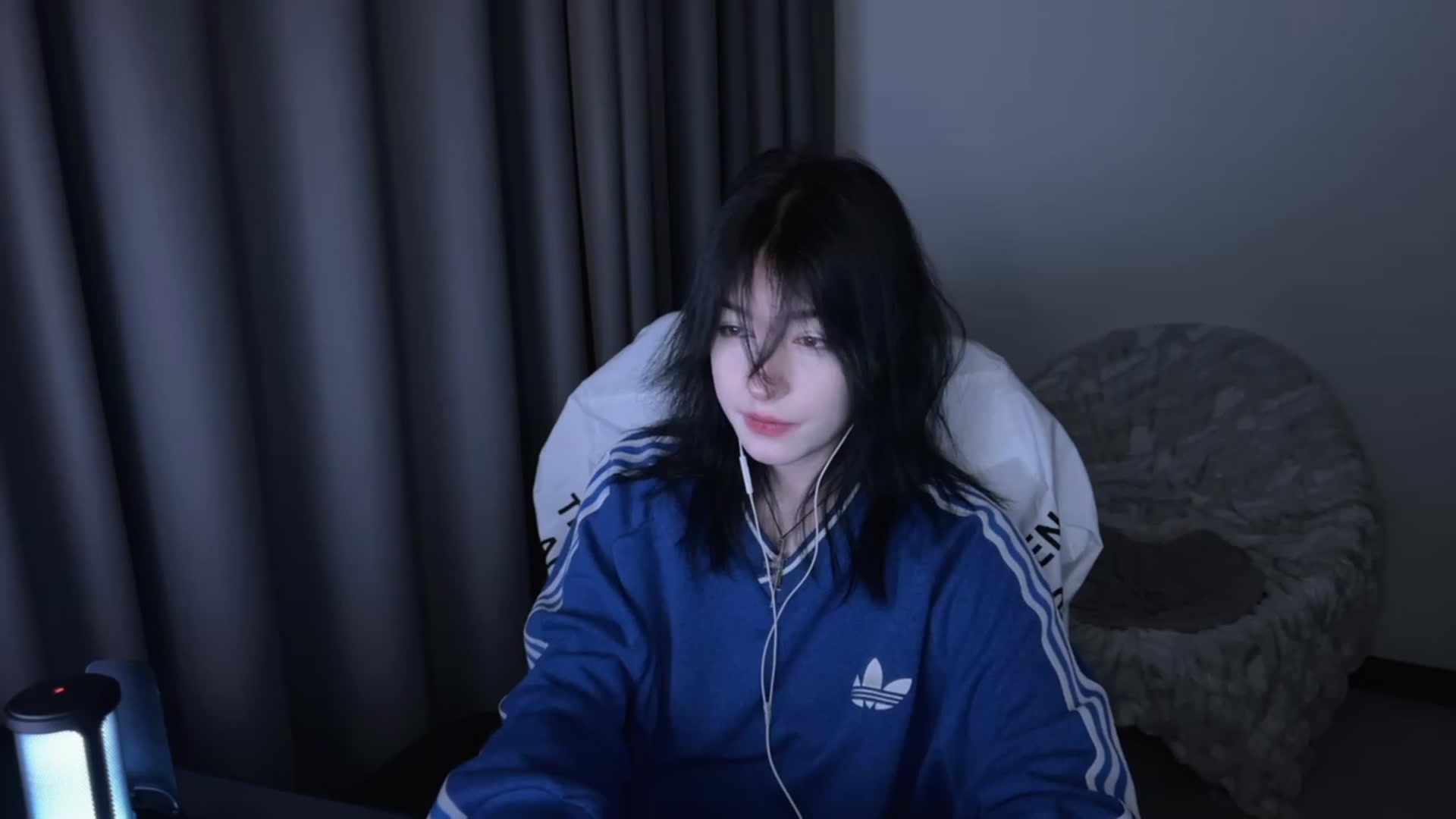 Gallery image thumbnail from Linterdit_A's myfreecams stream on, 03/12/2024, 24:54 image 9 of 20