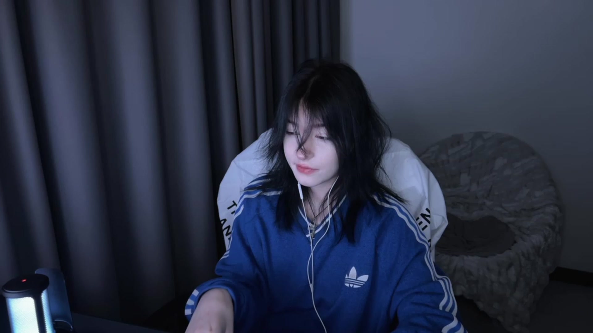 Gallery image thumbnail from Linterdit_A's myfreecams stream on, 03/12/2024, 24:54 image 4 of 20