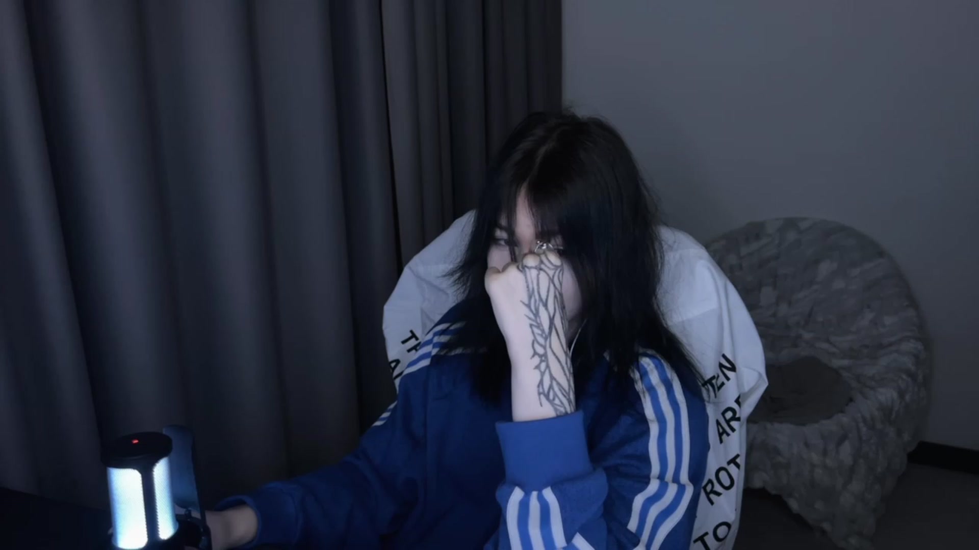Gallery image thumbnail from Linterdit_A's myfreecams stream on, 03/12/2024, 03:27 image 15 of 20