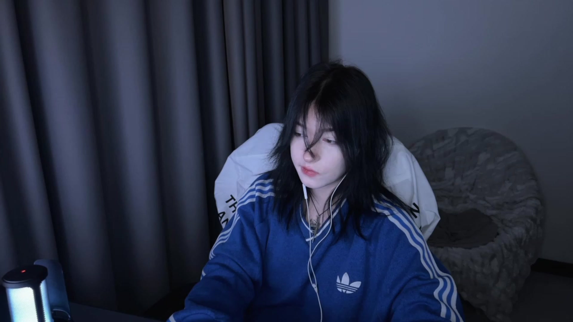 Gallery image thumbnail from Linterdit_A's myfreecams stream on, 03/12/2024, 03:27 image 4 of 20