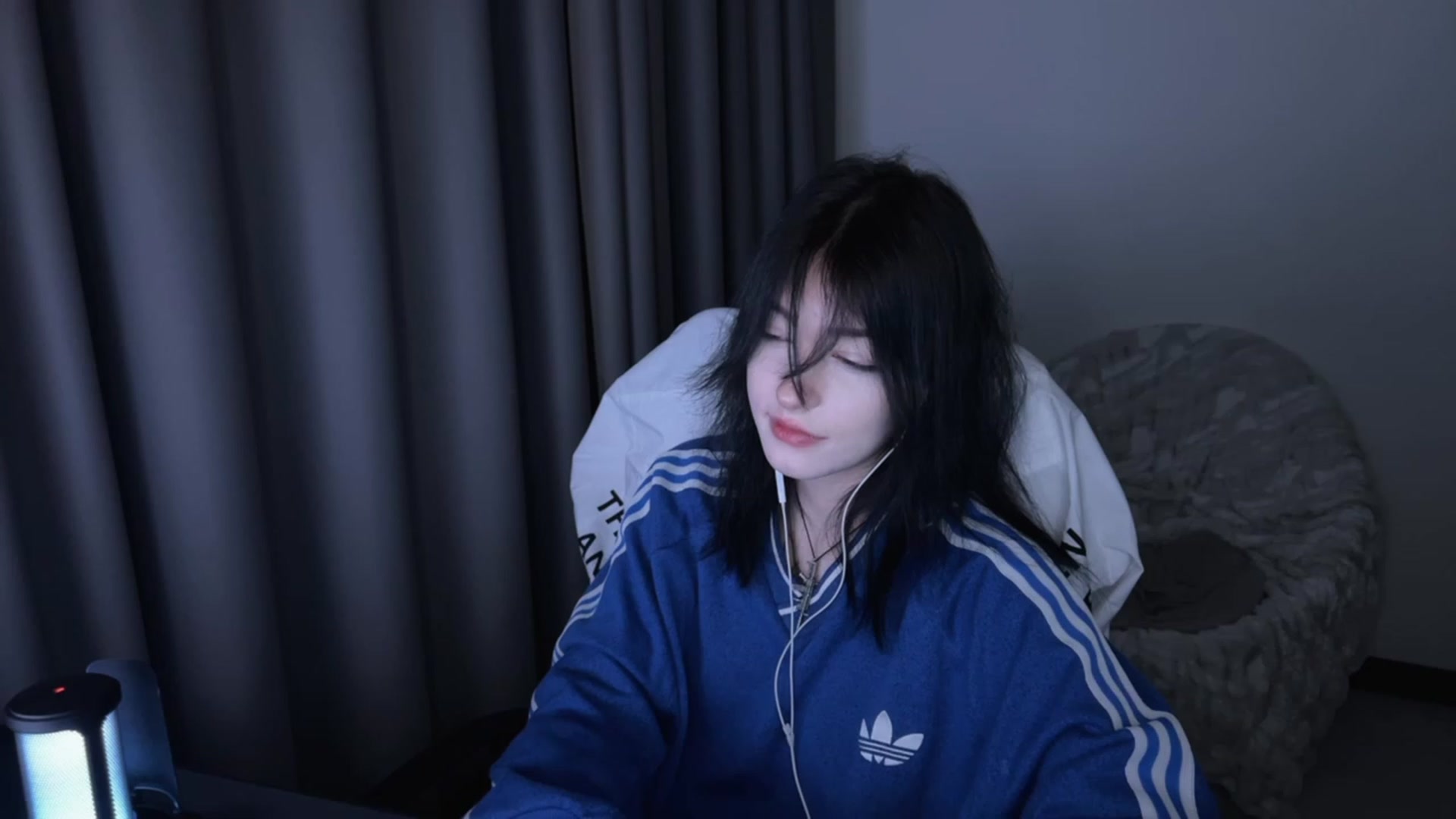 Gallery image thumbnail from Linterdit_A's myfreecams stream on, 03/12/2024, 03:27 image 9 of 20