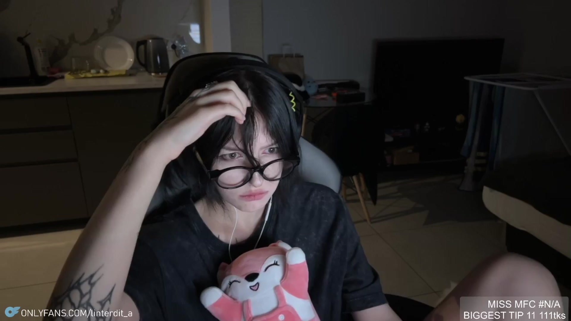 Gallery image thumbnail from Linterdit_A's myfreecams stream on, 04/09/2024, 22:50 image 3 of 20