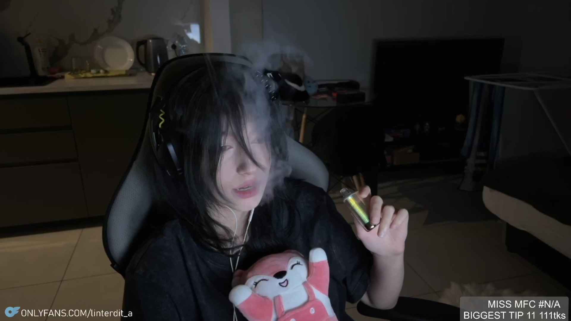Gallery image thumbnail from Linterdit_A's myfreecams stream on, 04/09/2024, 22:50 image 16 of 20