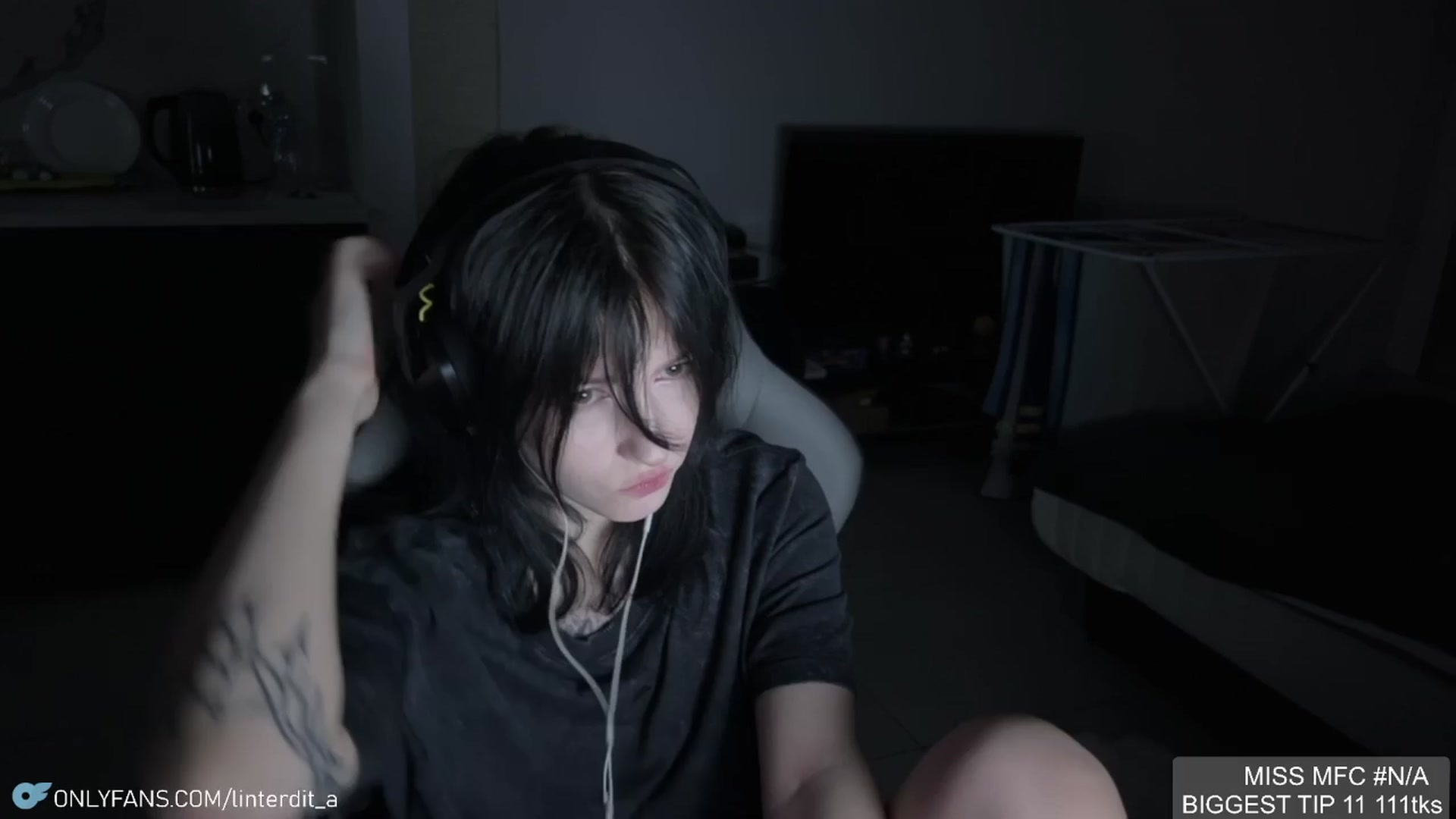 Gallery image thumbnail from Linterdit_A's myfreecams stream on, 04/09/2024, 23:26 image 8 of 20