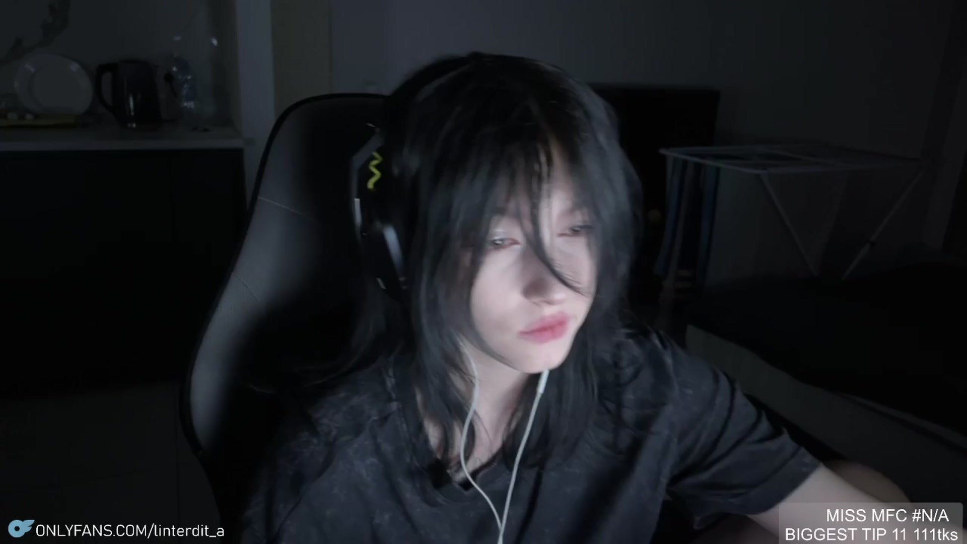 Gallery image thumbnail from Linterdit_A's myfreecams stream on, 04/09/2024, 23:26 image 1 of 20