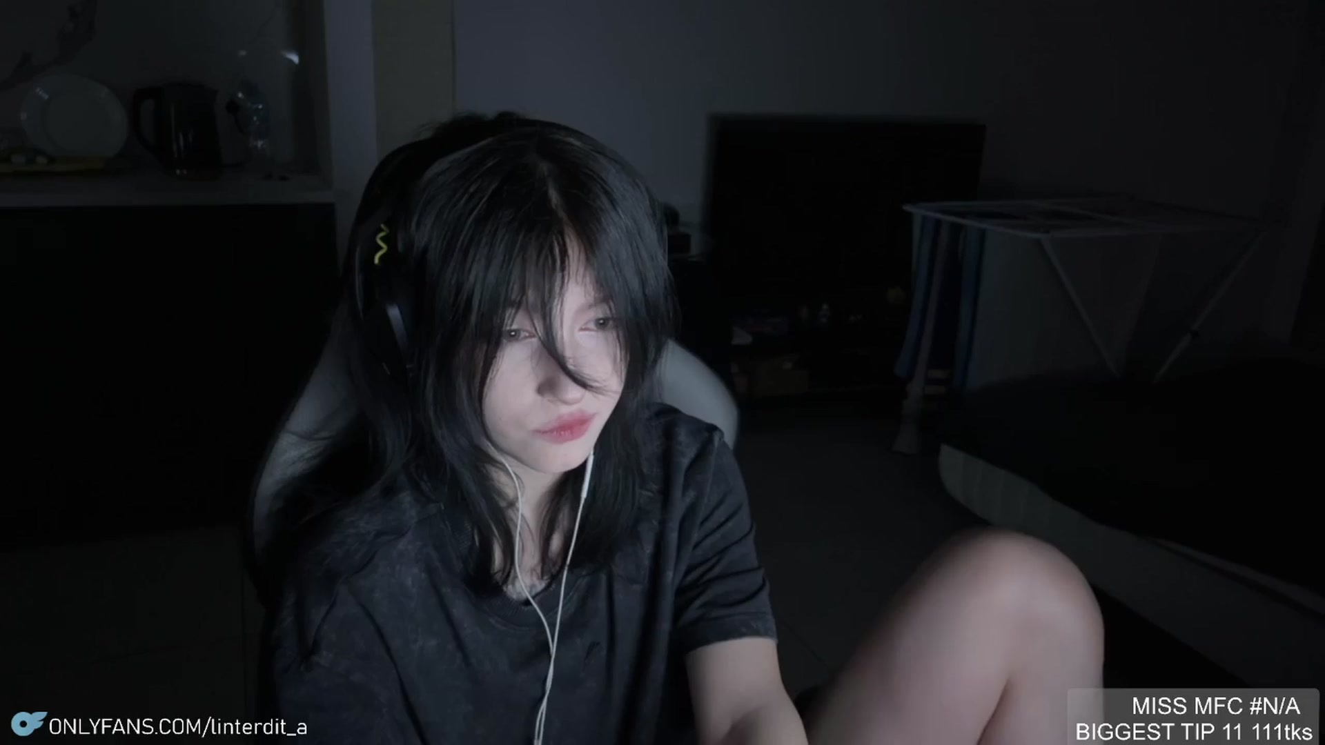 Gallery image thumbnail from Linterdit_A's myfreecams stream on, 04/09/2024, 23:26 image 6 of 20