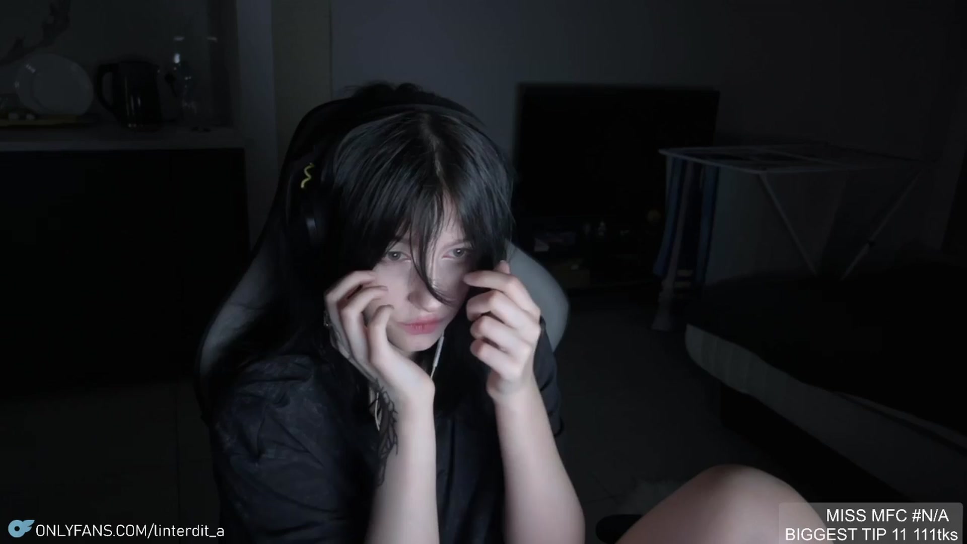 Gallery image thumbnail from Linterdit_A's myfreecams stream on, 04/09/2024, 23:26 image 7 of 20