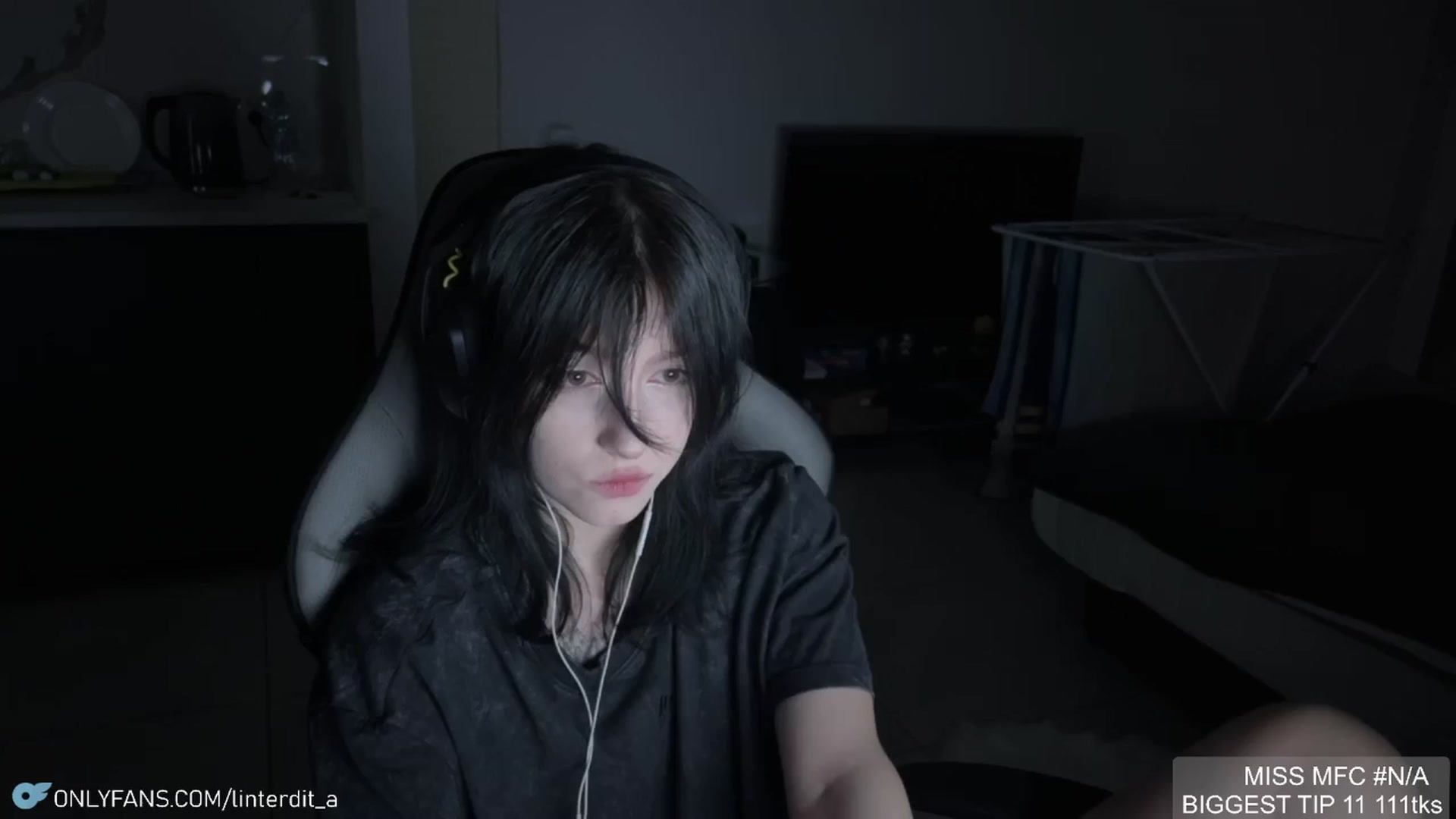 Gallery image thumbnail from Linterdit_A's myfreecams stream on, 04/09/2024, 23:26 image 3 of 20