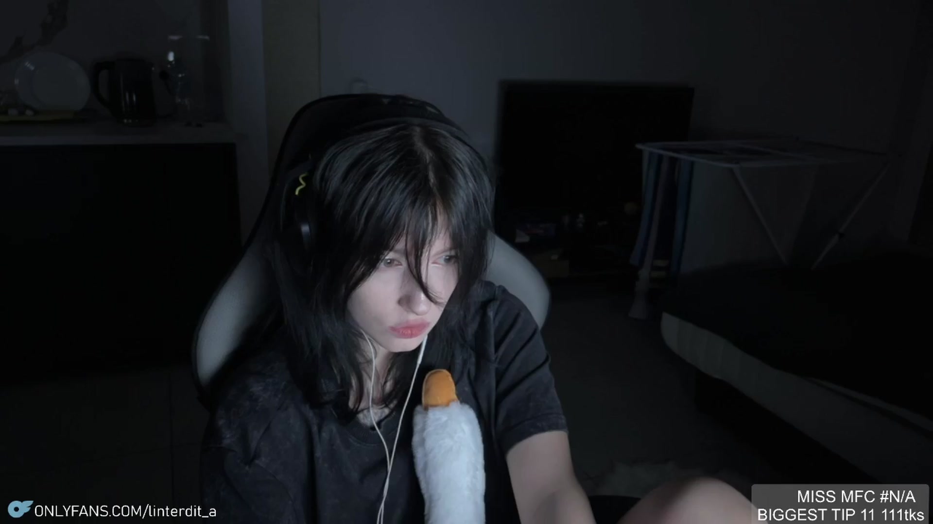 Gallery image thumbnail from Linterdit_A's myfreecams stream on, 04/09/2024, 23:26 image 13 of 20