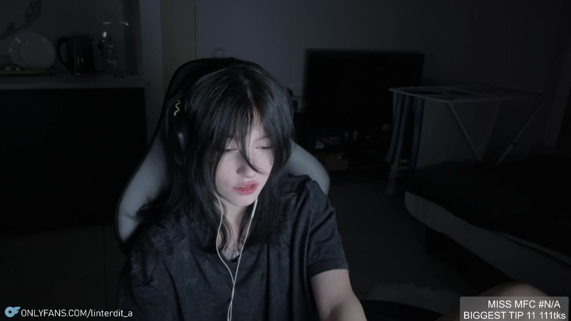Gallery image thumbnail from Linterdit_A's myfreecams stream on, 04/09/2024, 23:26 image 4 of 20